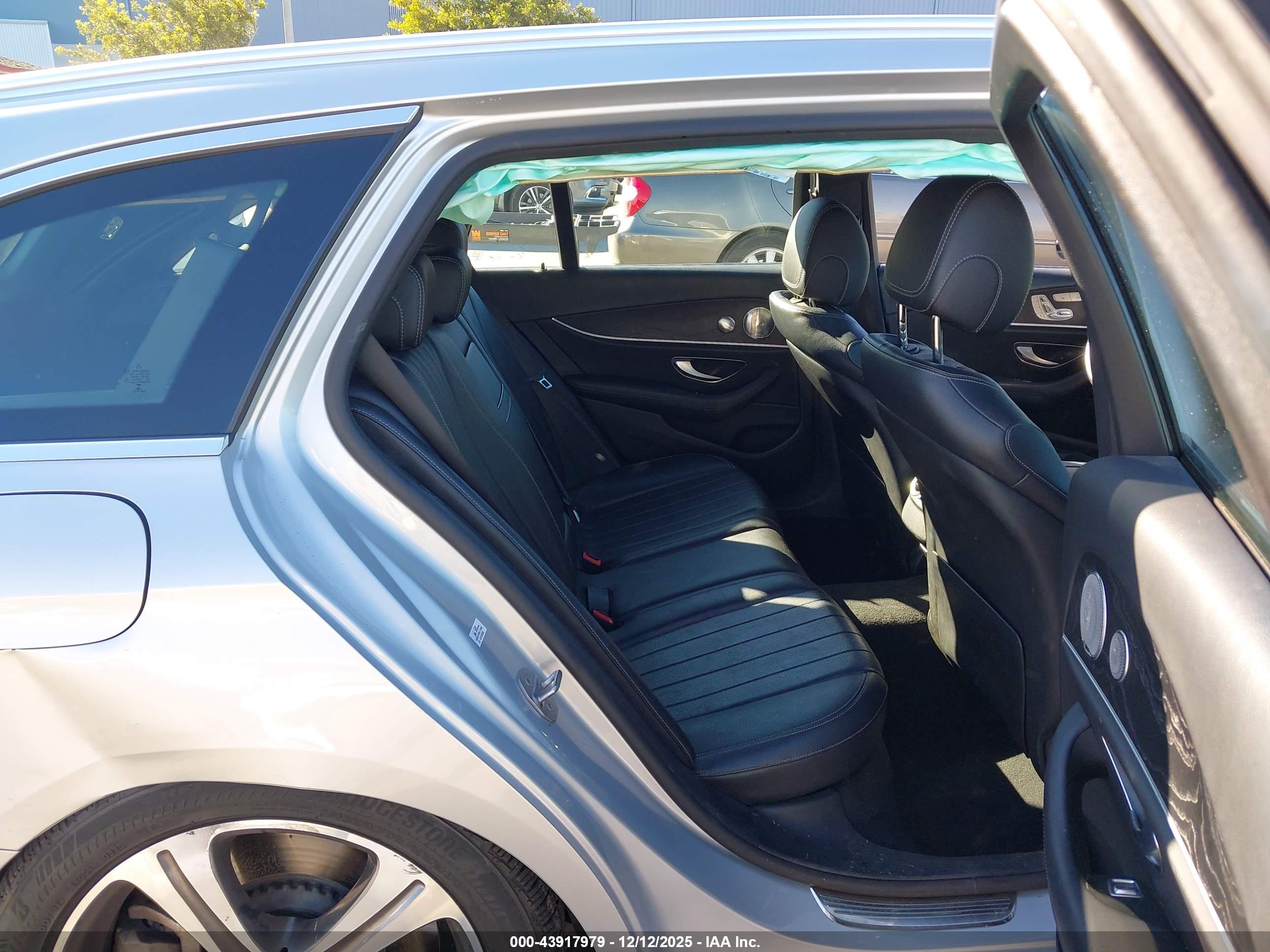MERCEDES-BENZ E image 8