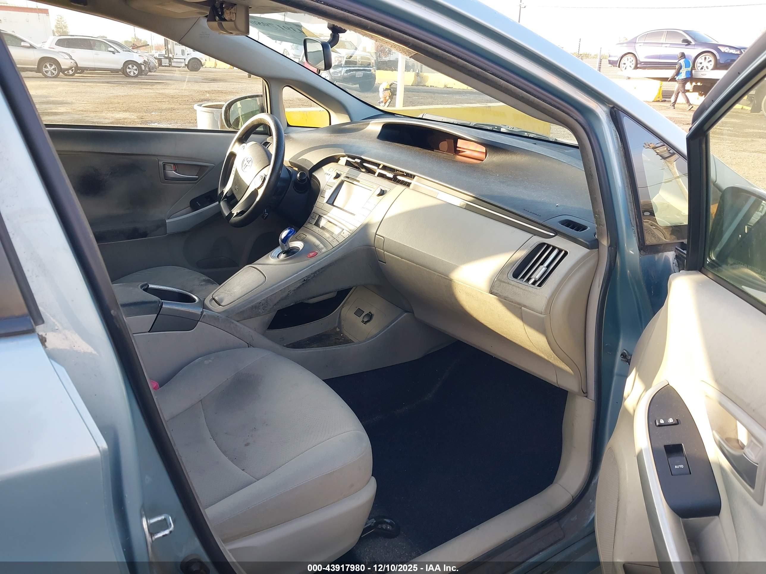 TOYOTA PRIUS image 5