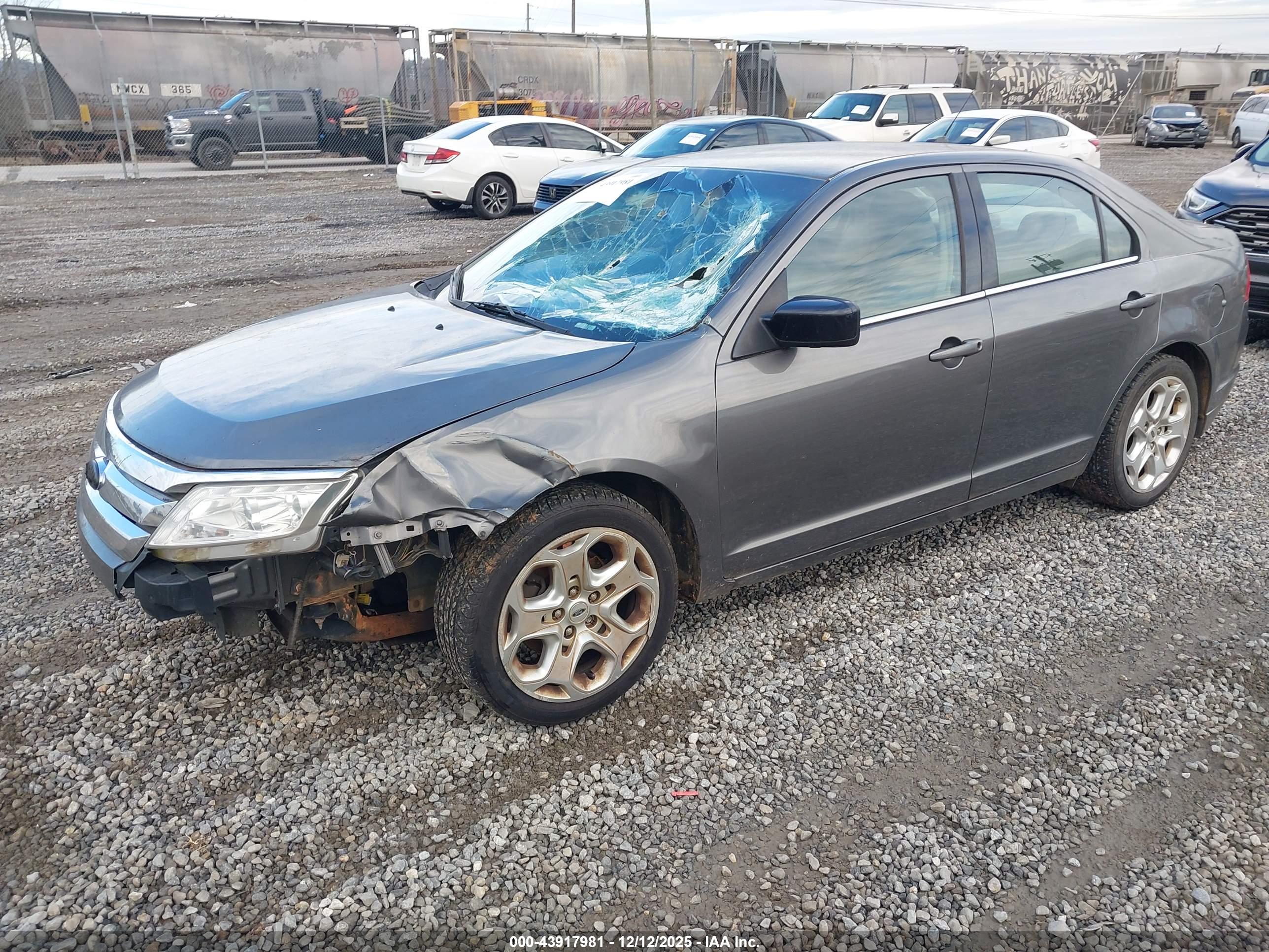 FORD FUSION image 2