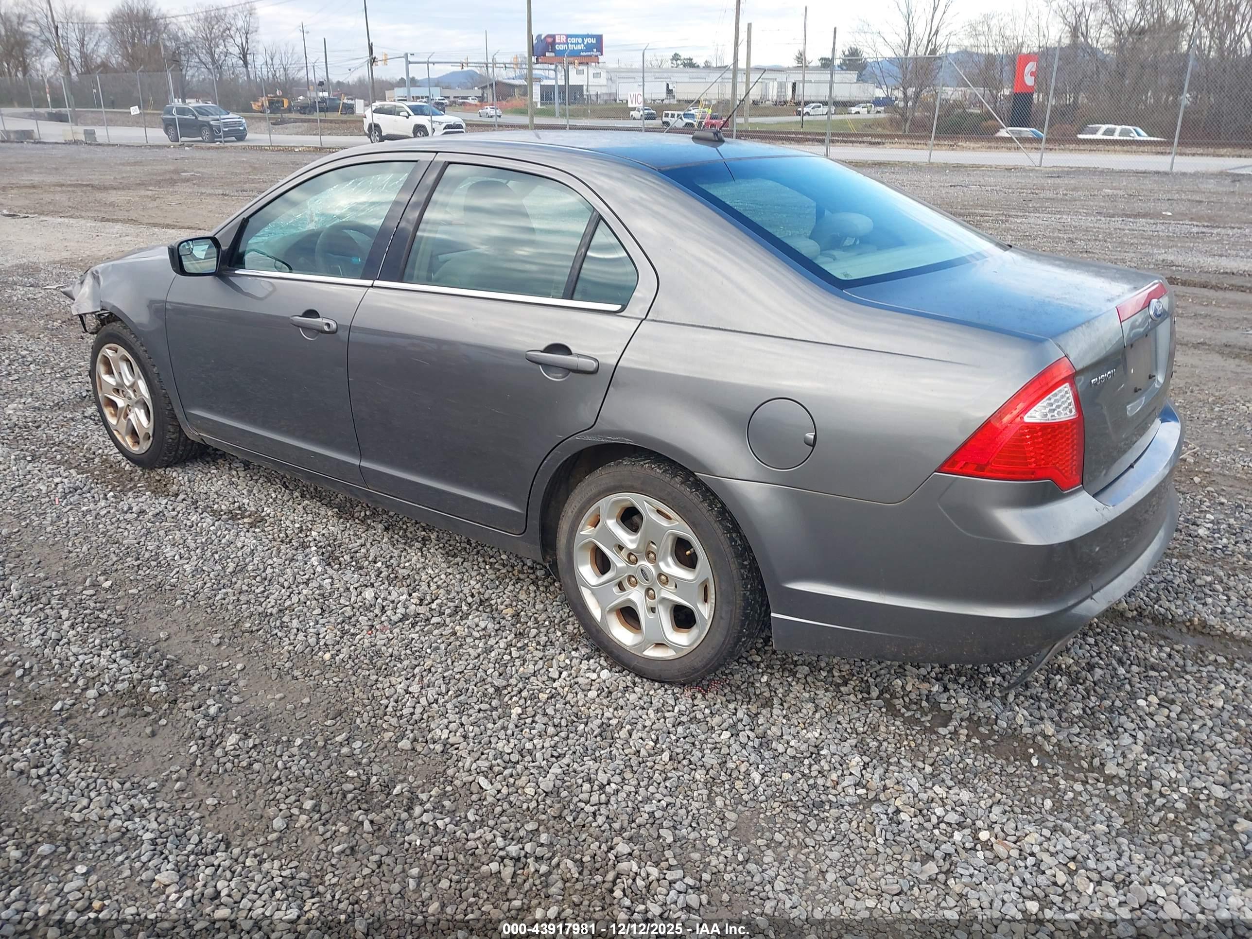 FORD FUSION image 3