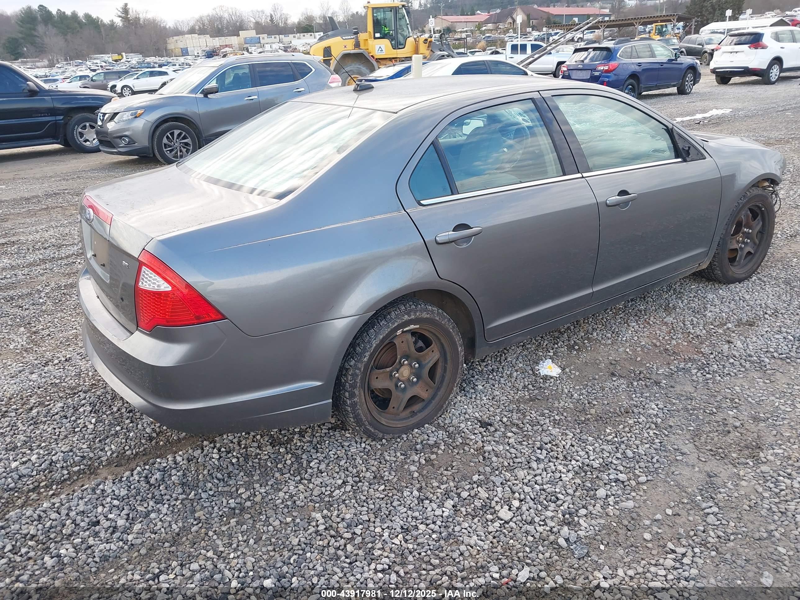 FORD FUSION image 4