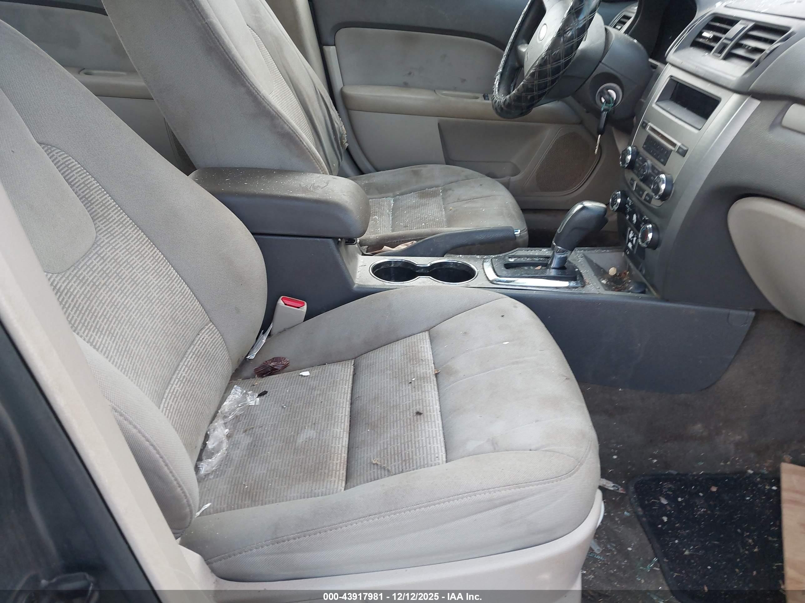 FORD FUSION image 5
