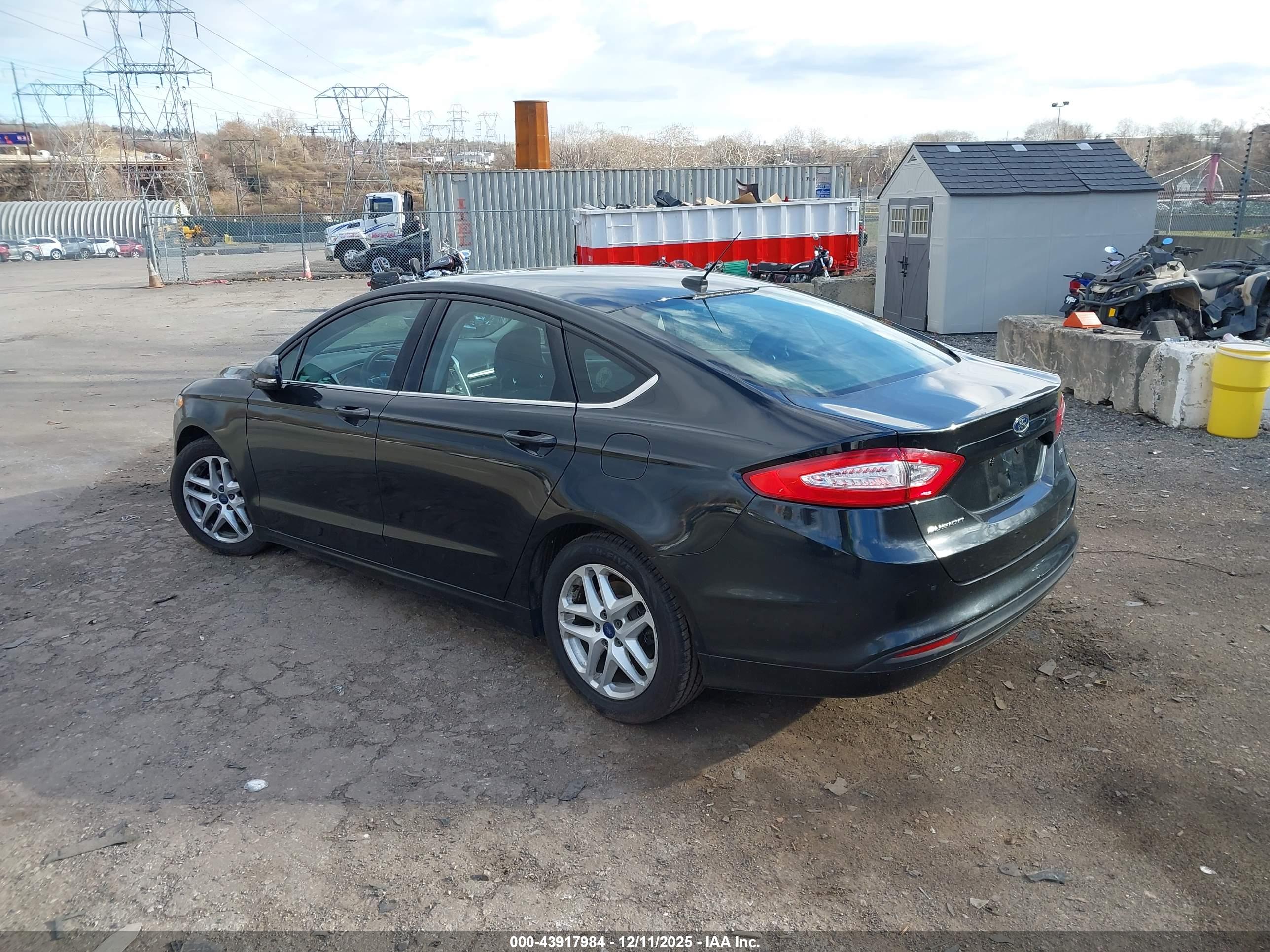 FORD FUSION image 3