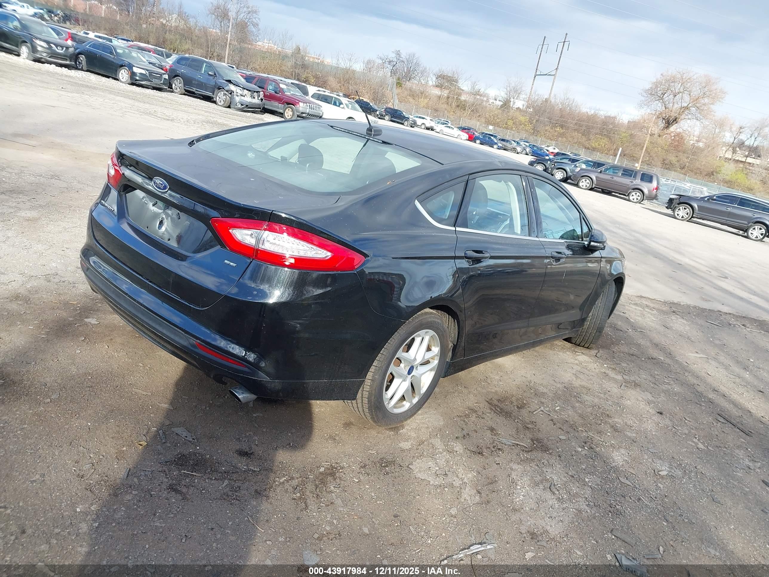 FORD FUSION image 4