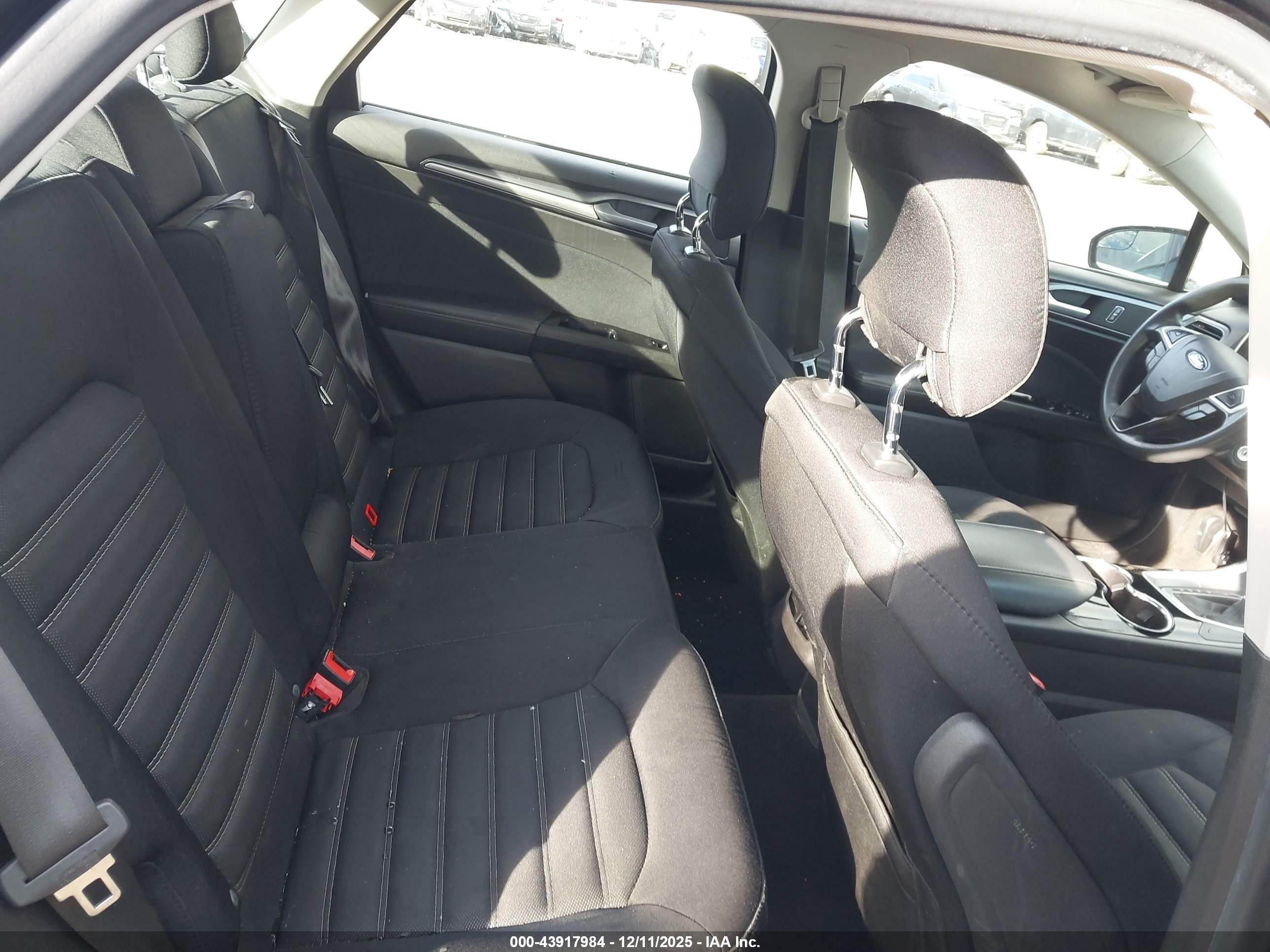 FORD FUSION image 8