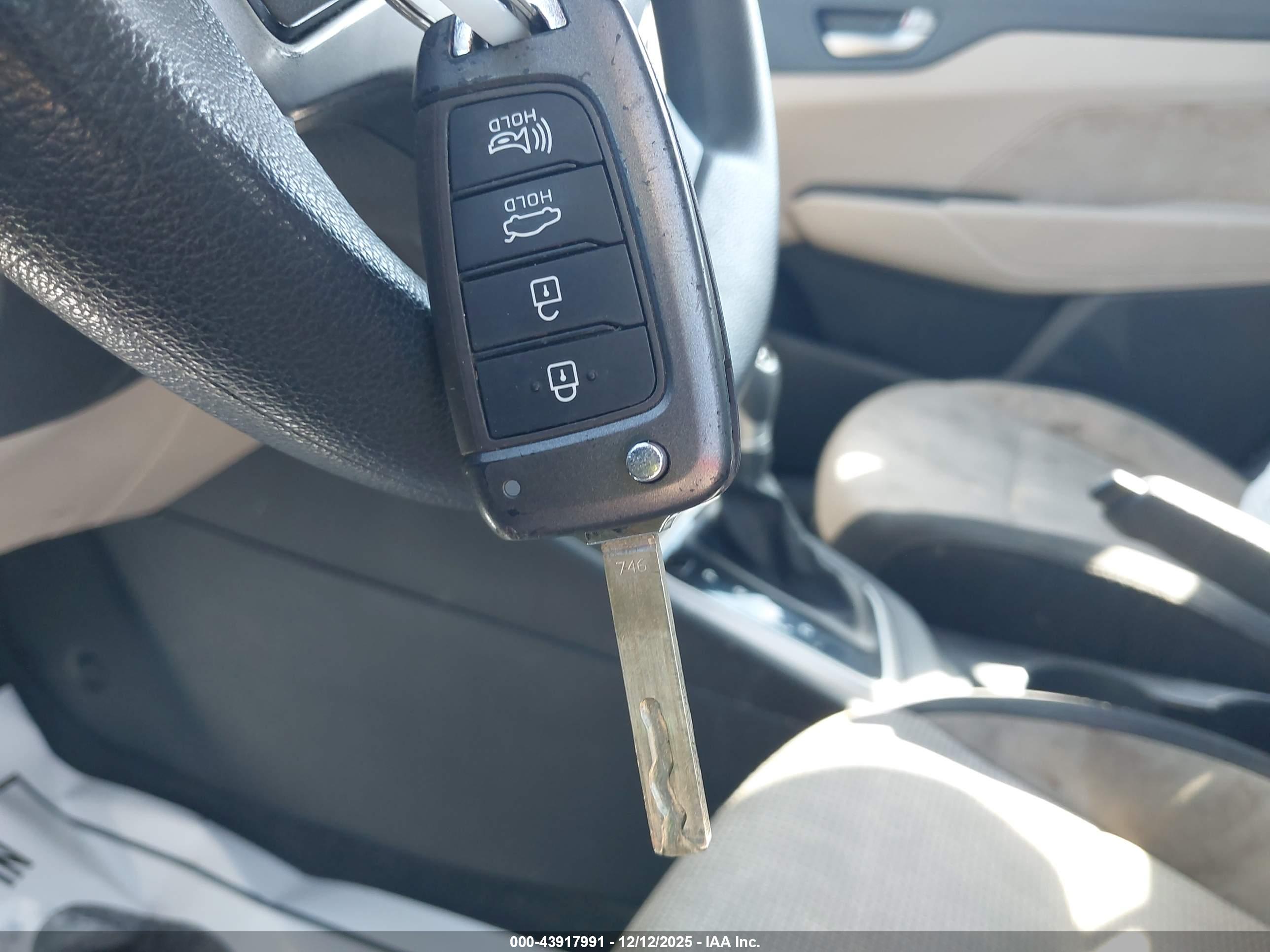 HYUNDAI ACCENT image 11