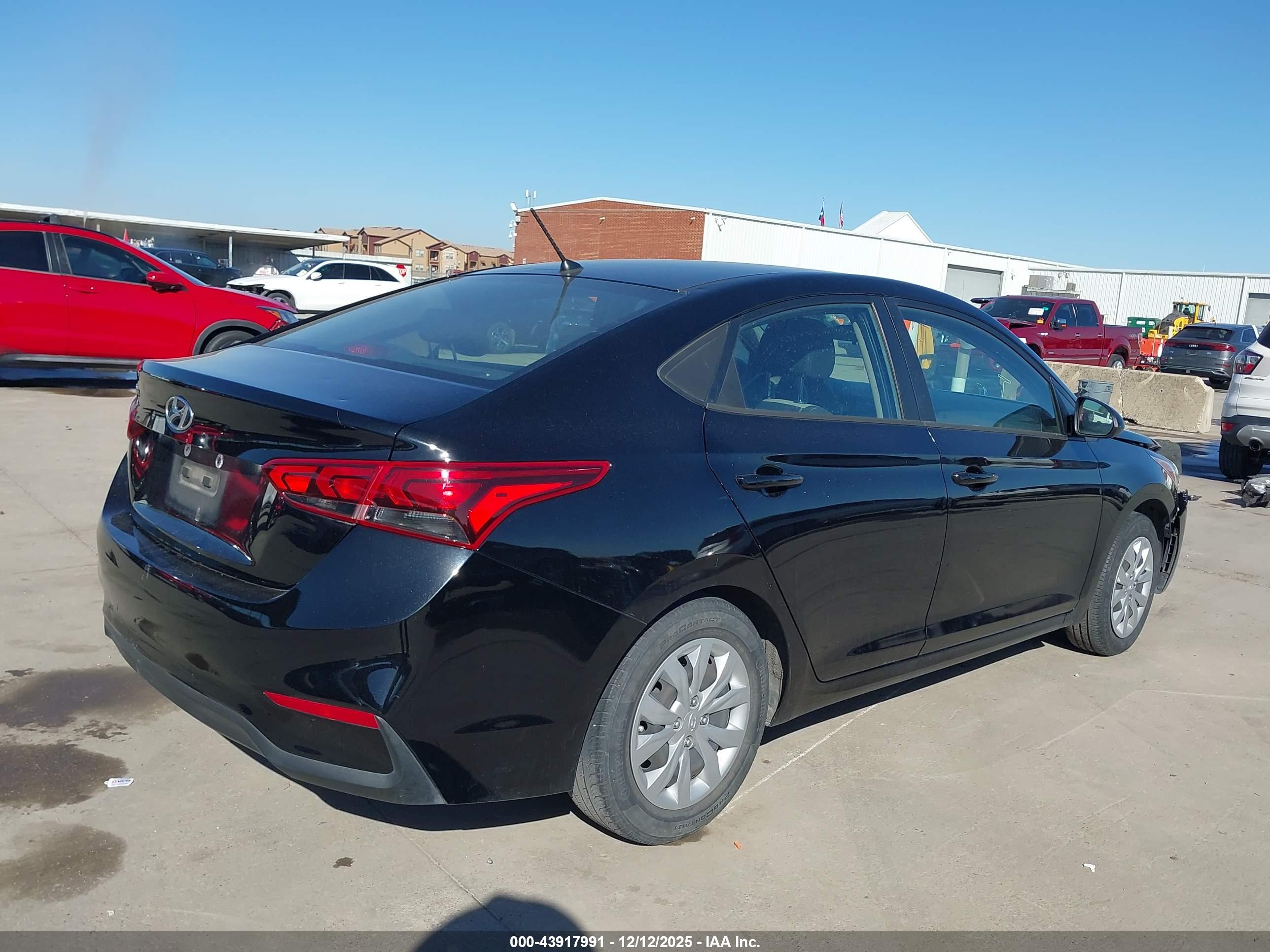HYUNDAI ACCENT image 4