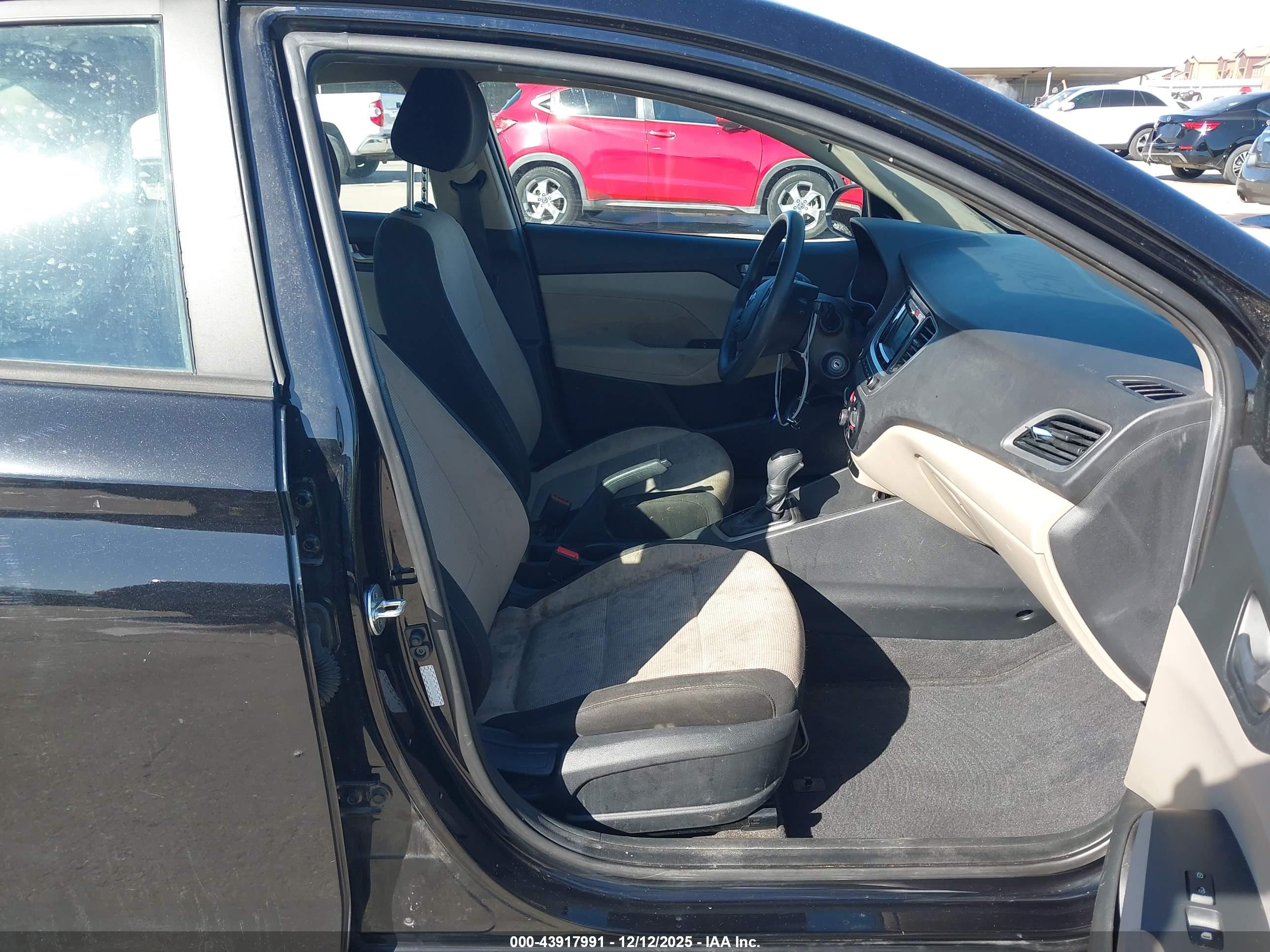 HYUNDAI ACCENT image 5