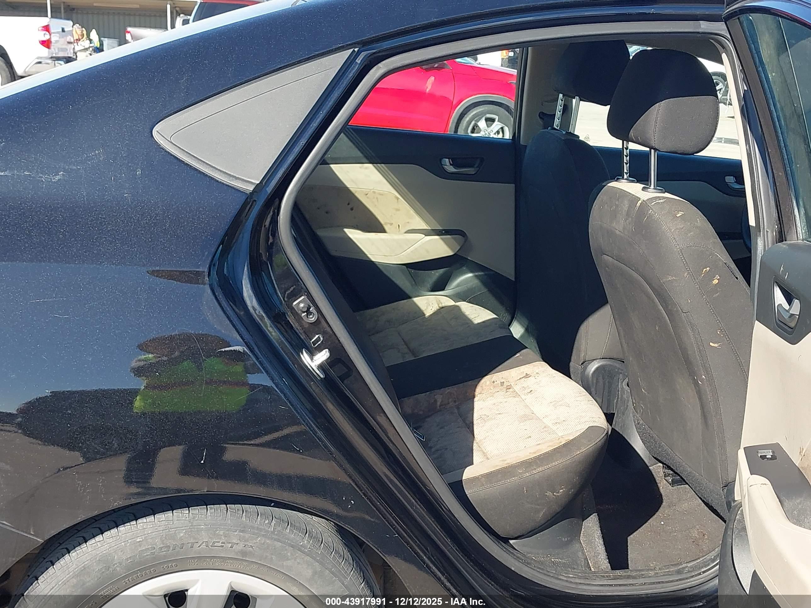 HYUNDAI ACCENT image 8