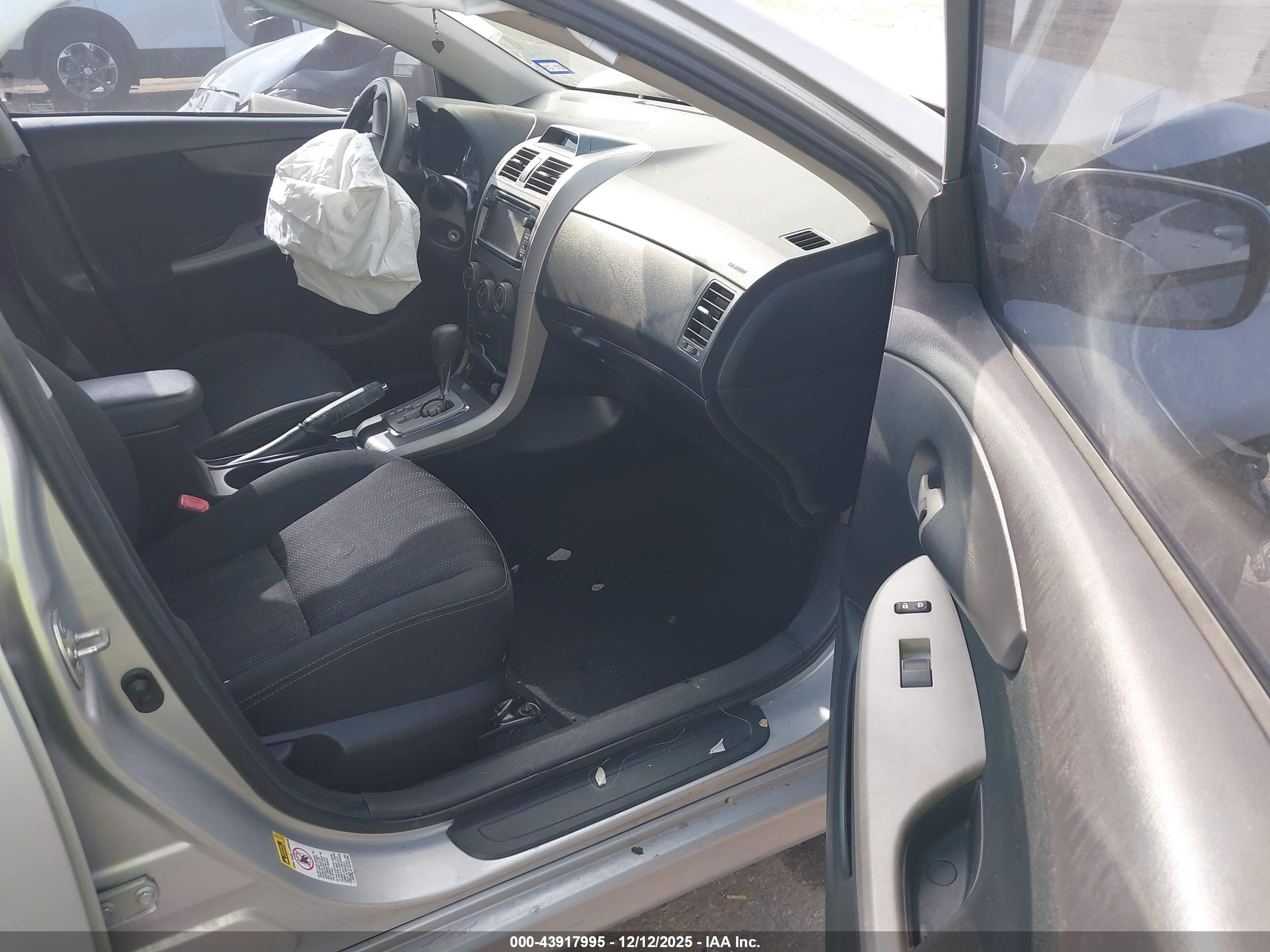 TOYOTA COROLLA image 5