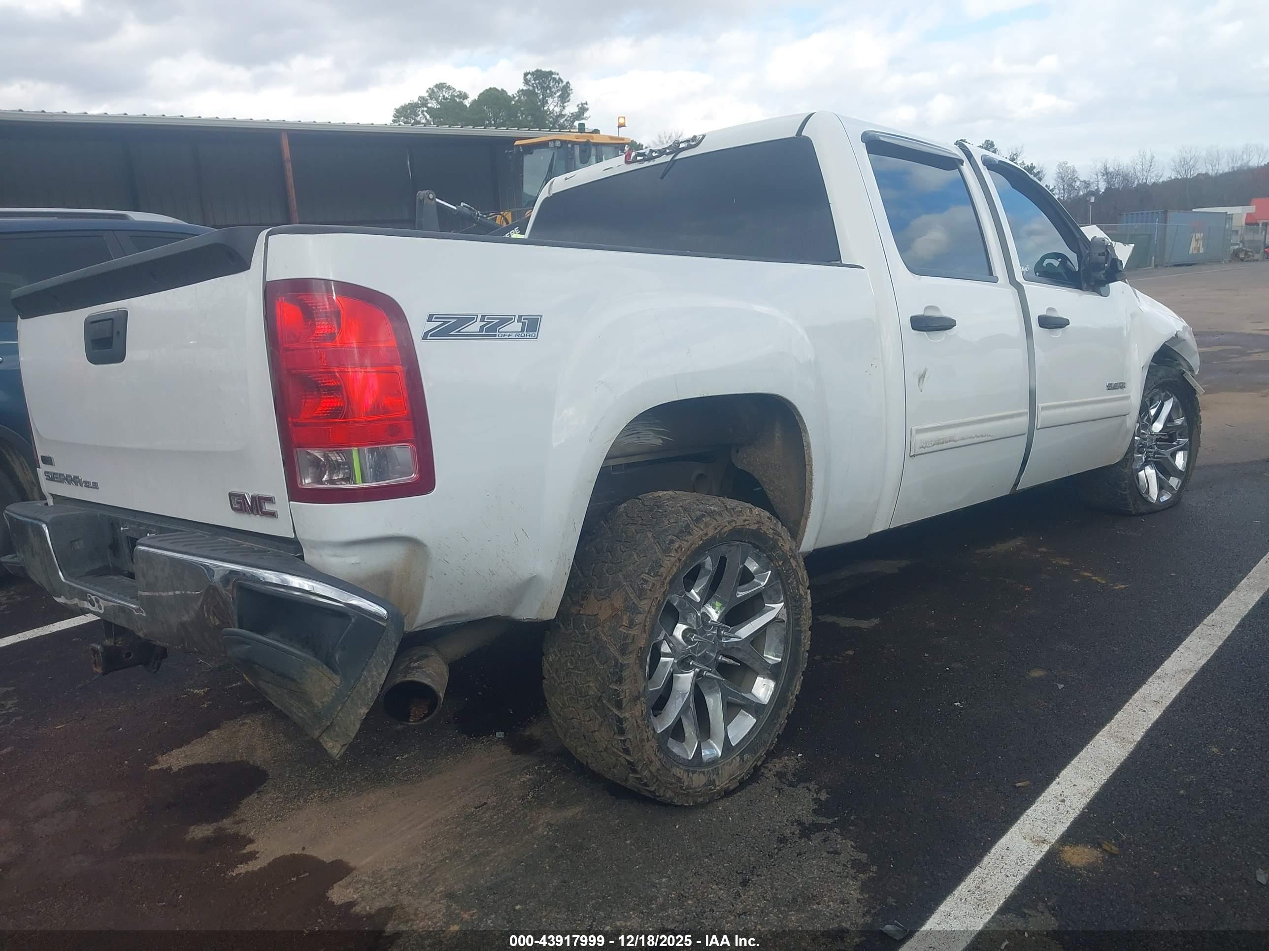 GMC SIERRA image 4