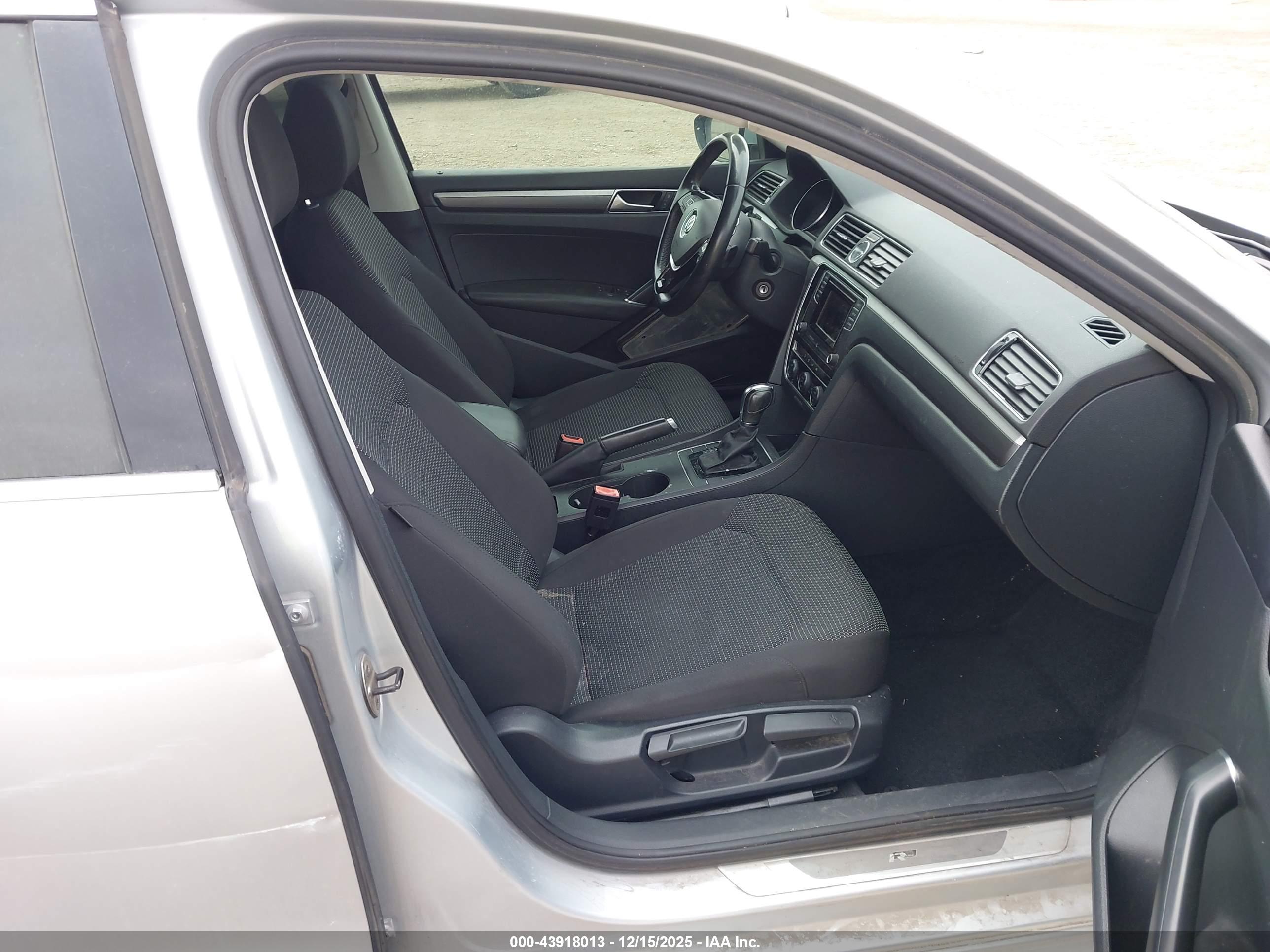 VOLKSWAGEN PASSAT image 5
