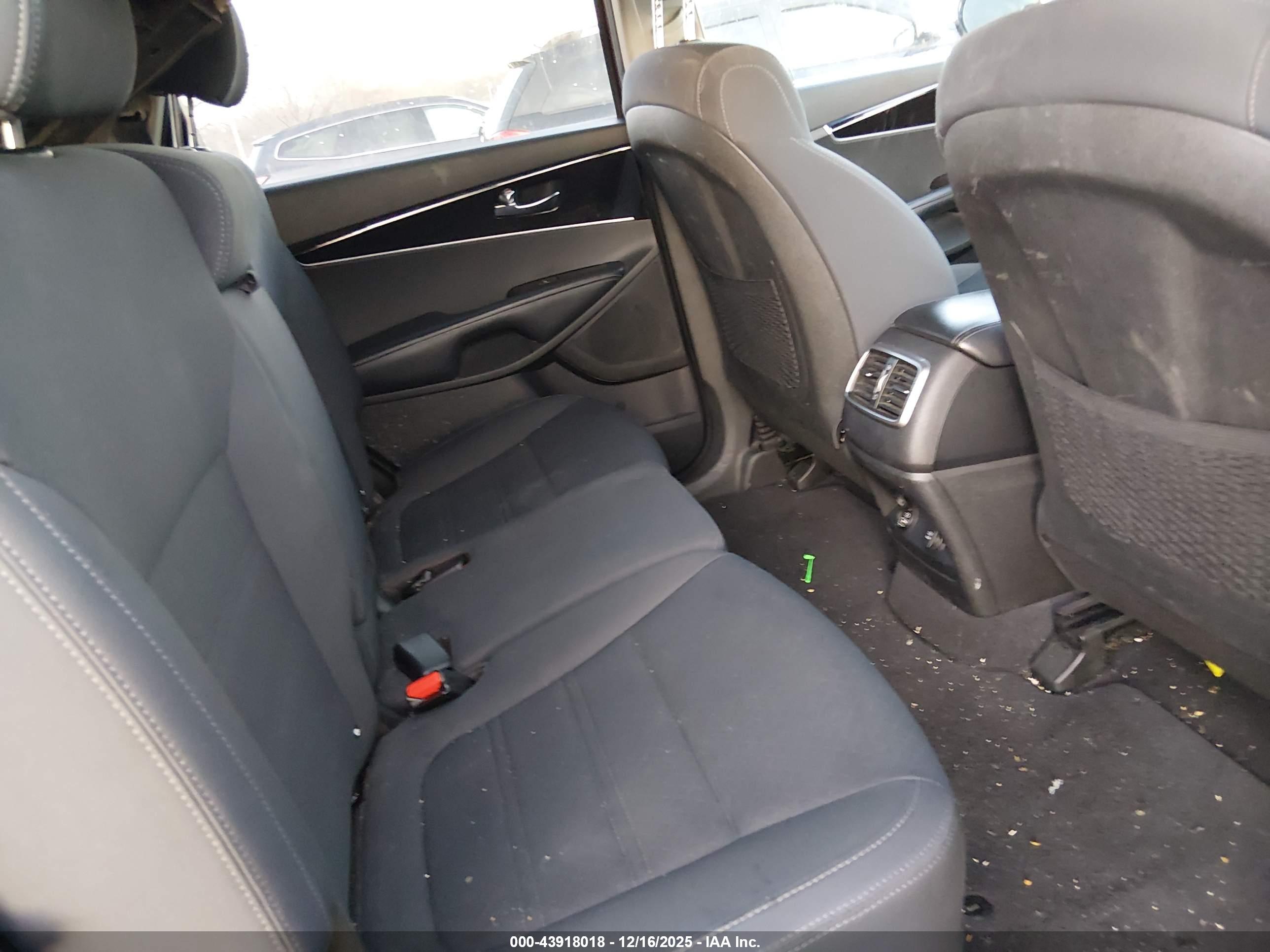 KIA SORENTO image 8