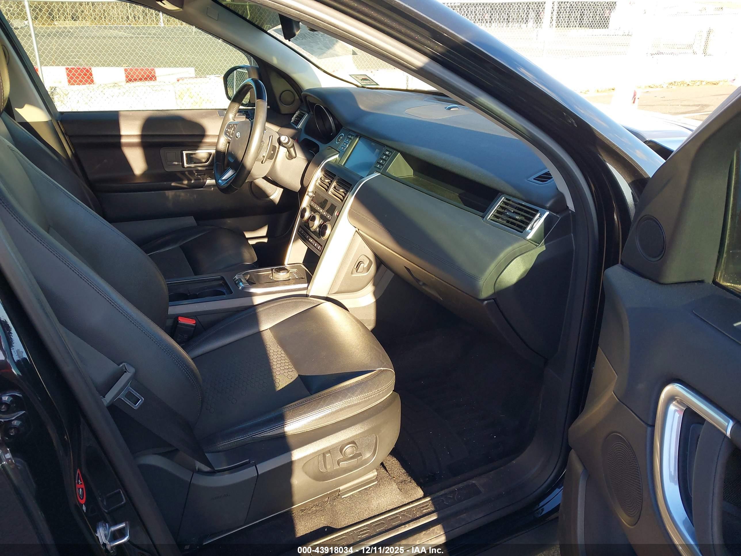 LAND ROVER image 5