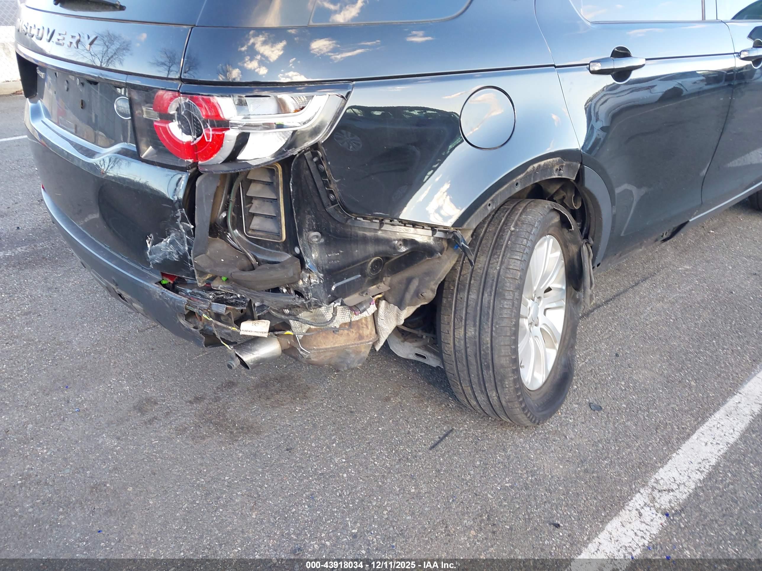 LAND ROVER image 6