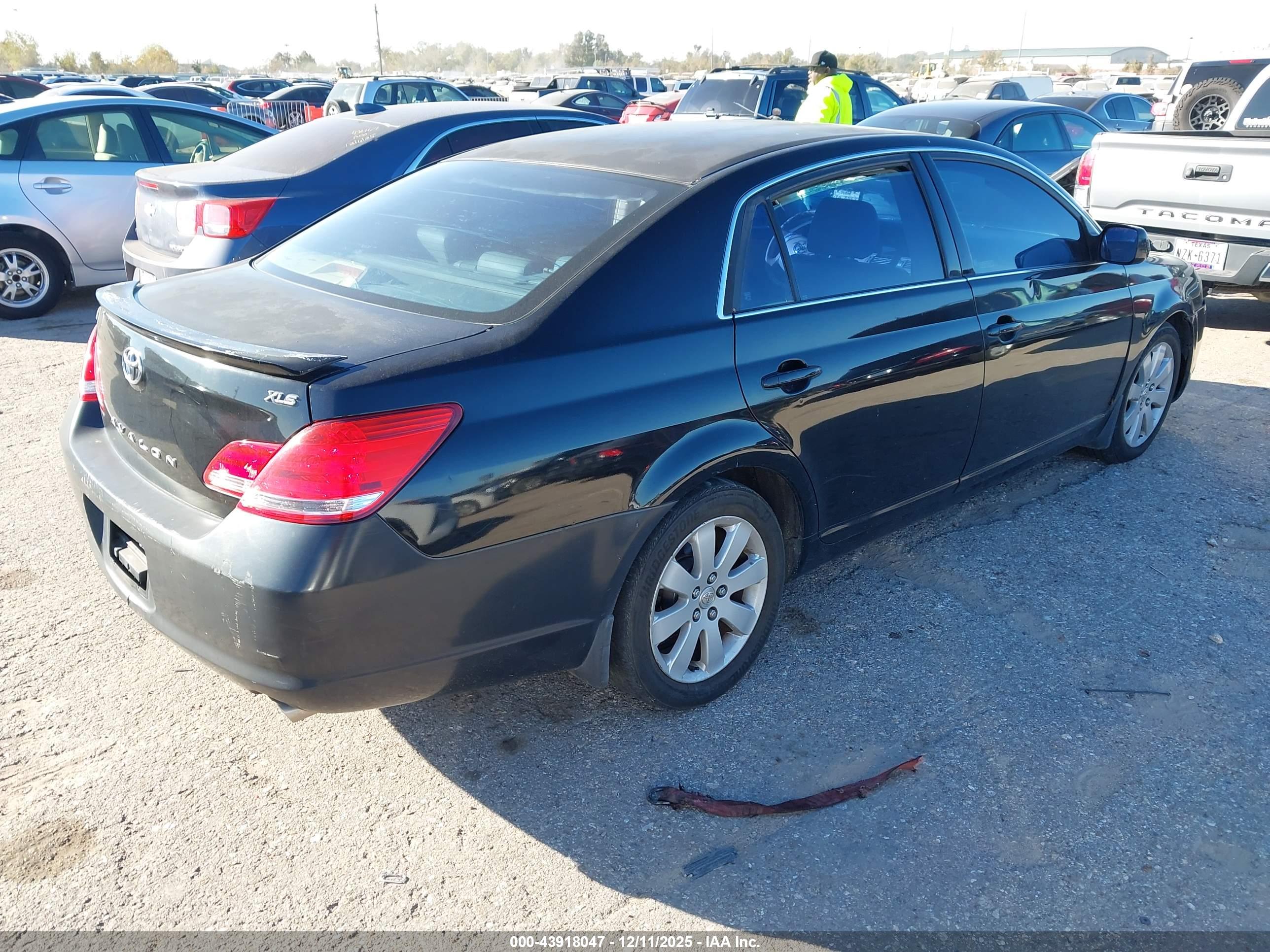 TOYOTA AVALON image 4
