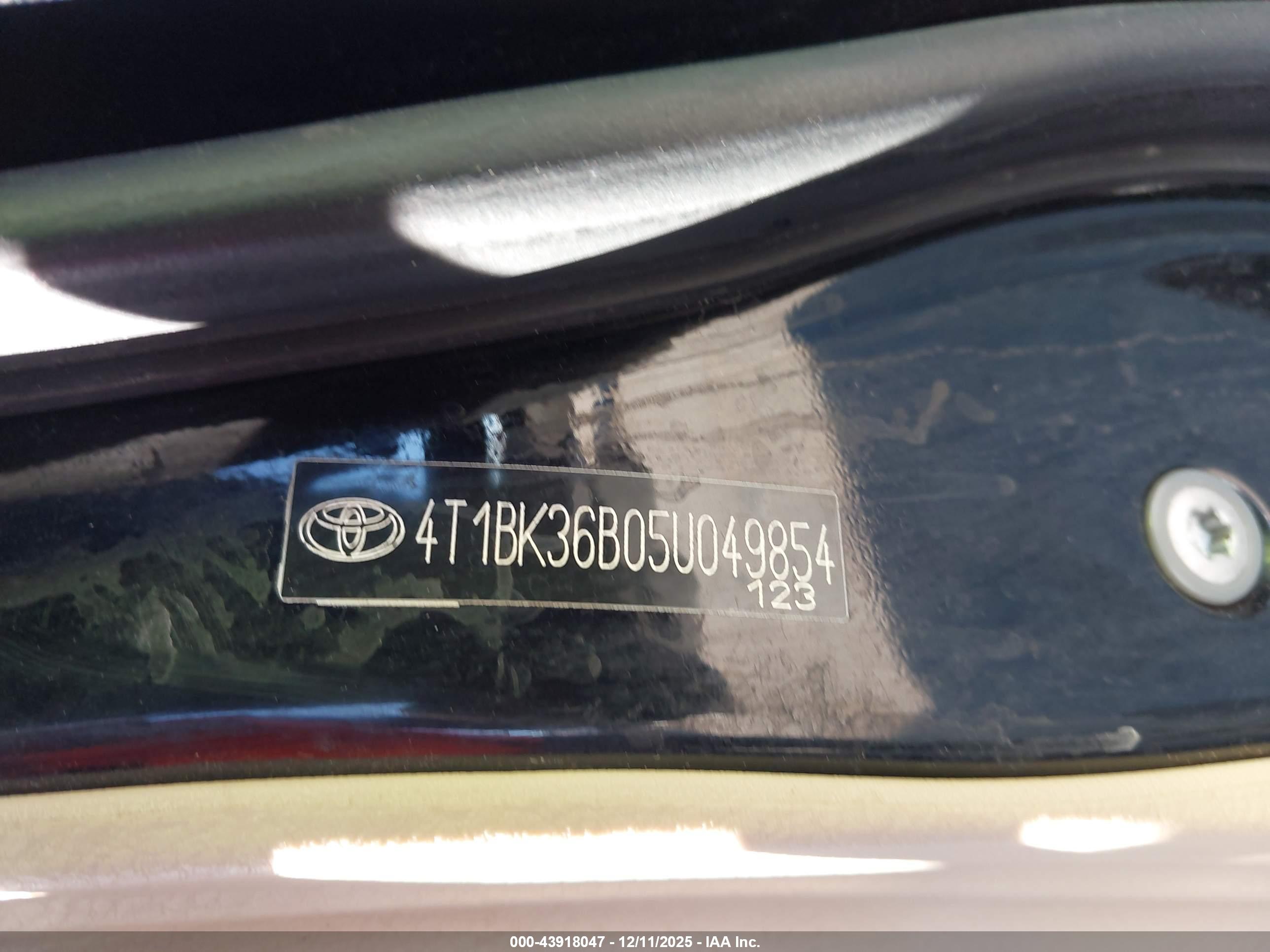 TOYOTA AVALON image 9