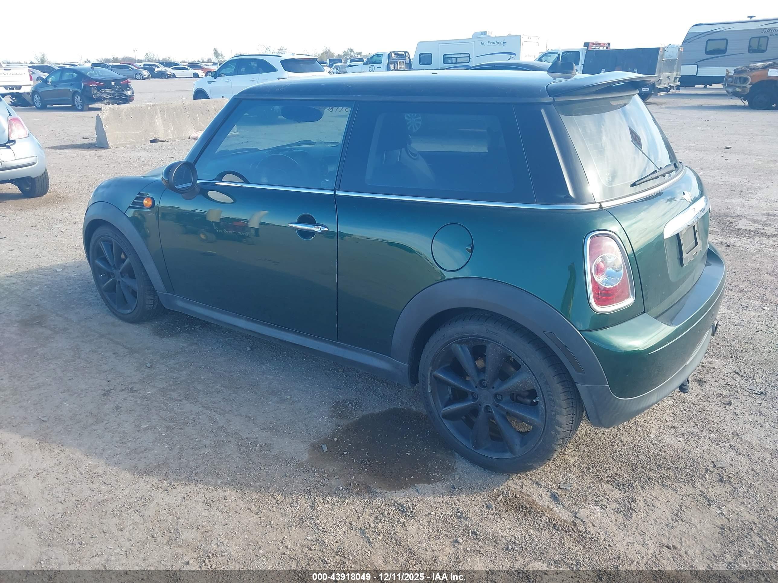 MINI COOPER image 3