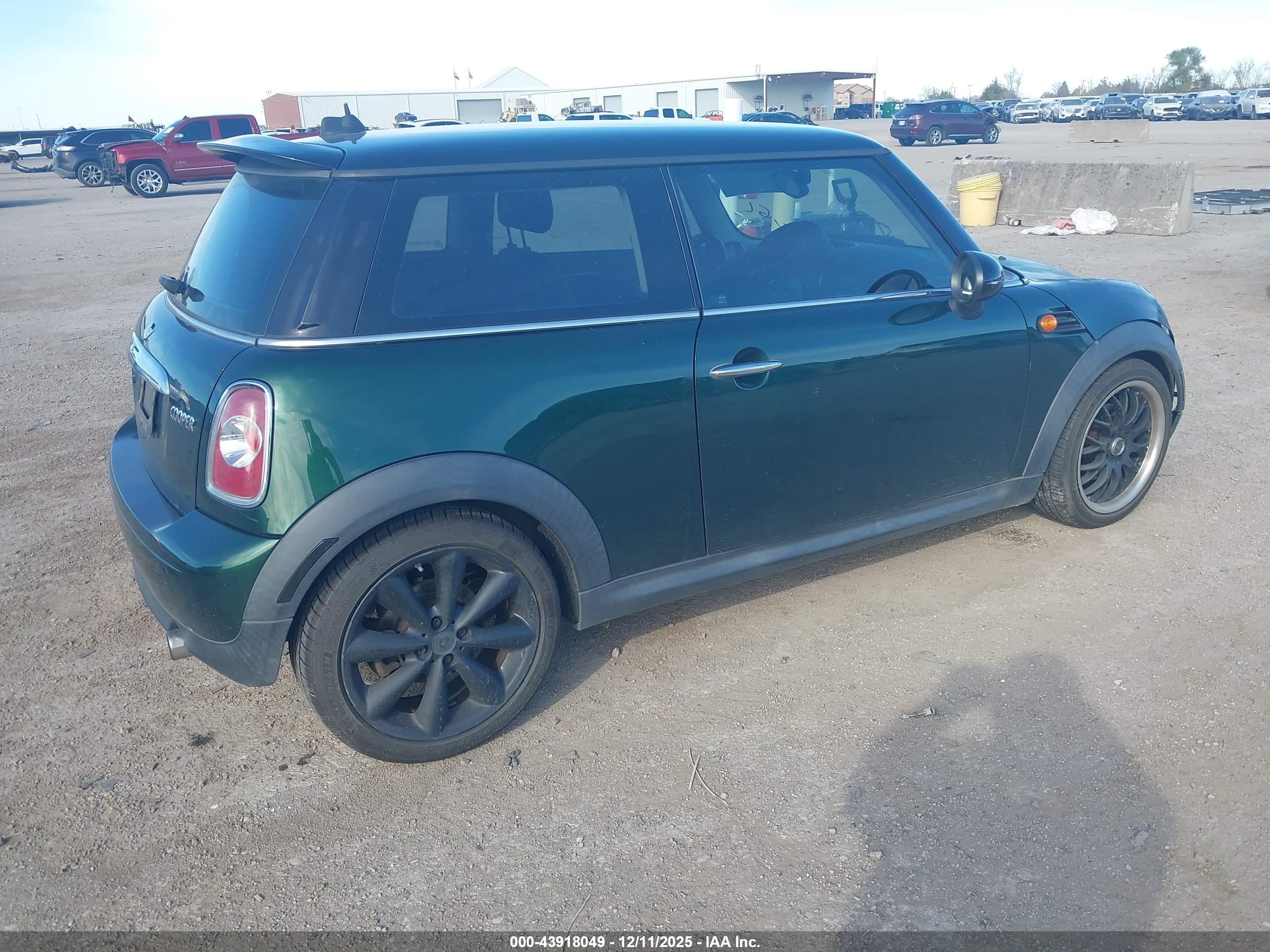 MINI COOPER image 4
