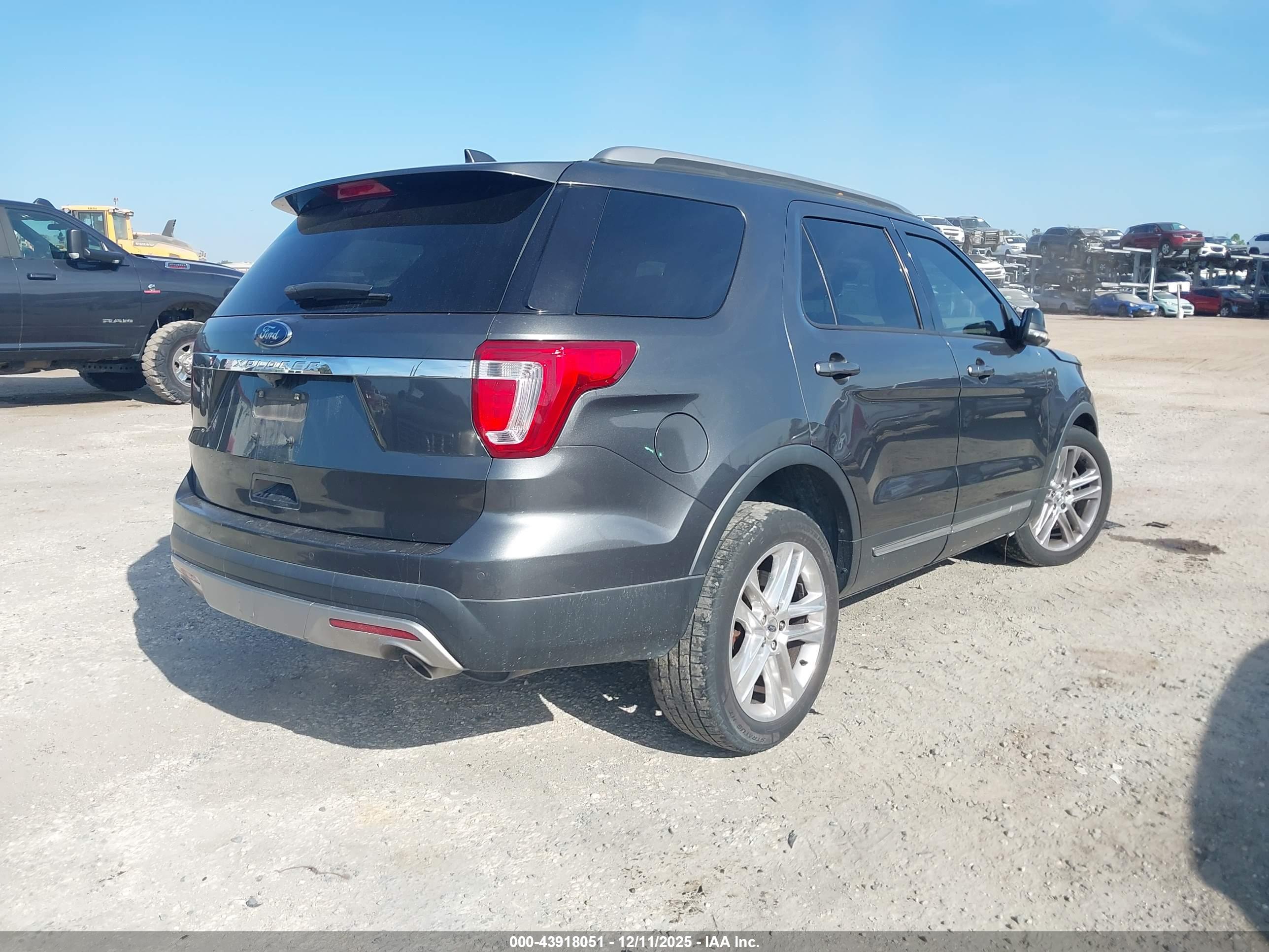 FORD EXPLORER image 4