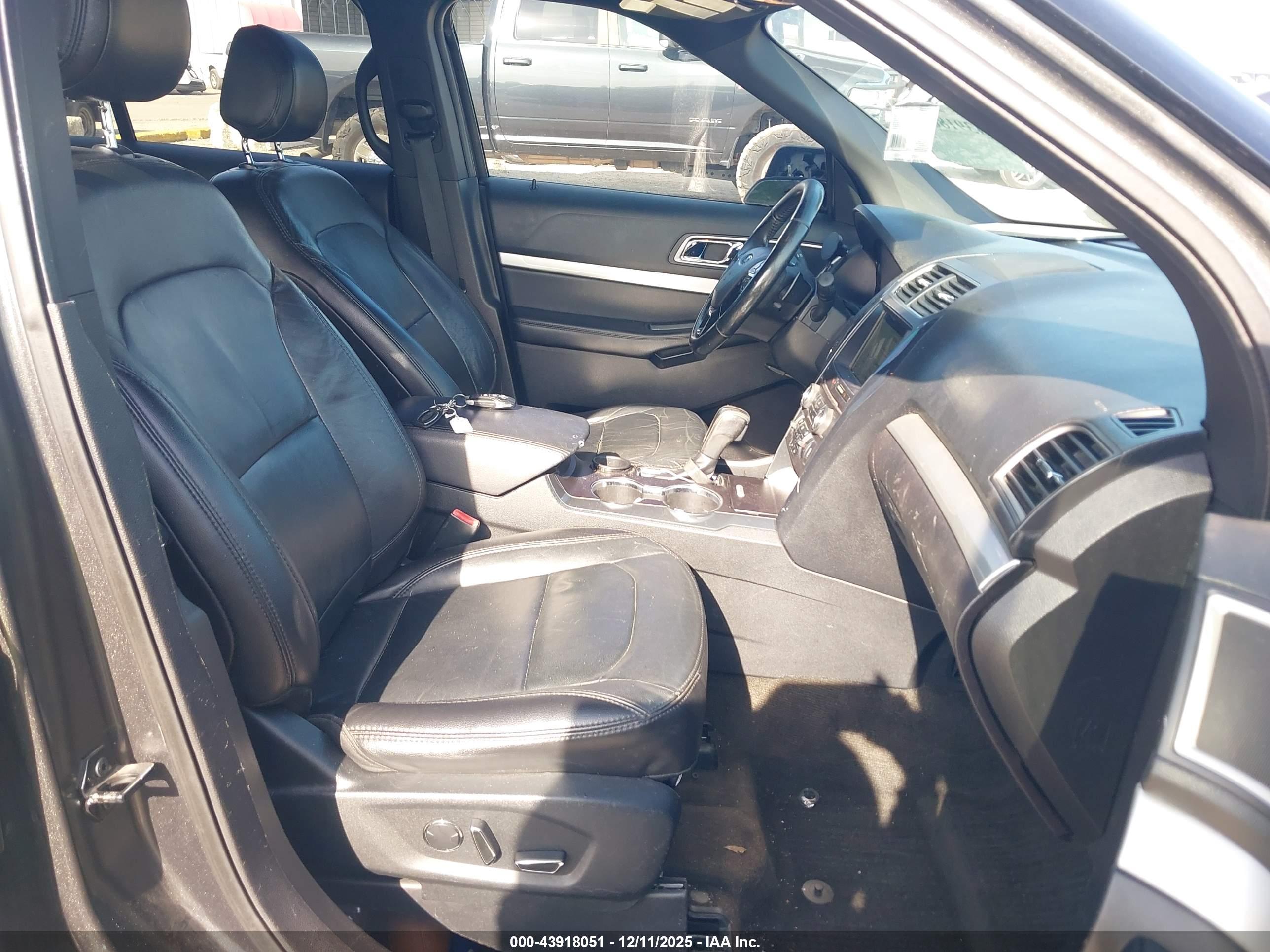 FORD EXPLORER image 5