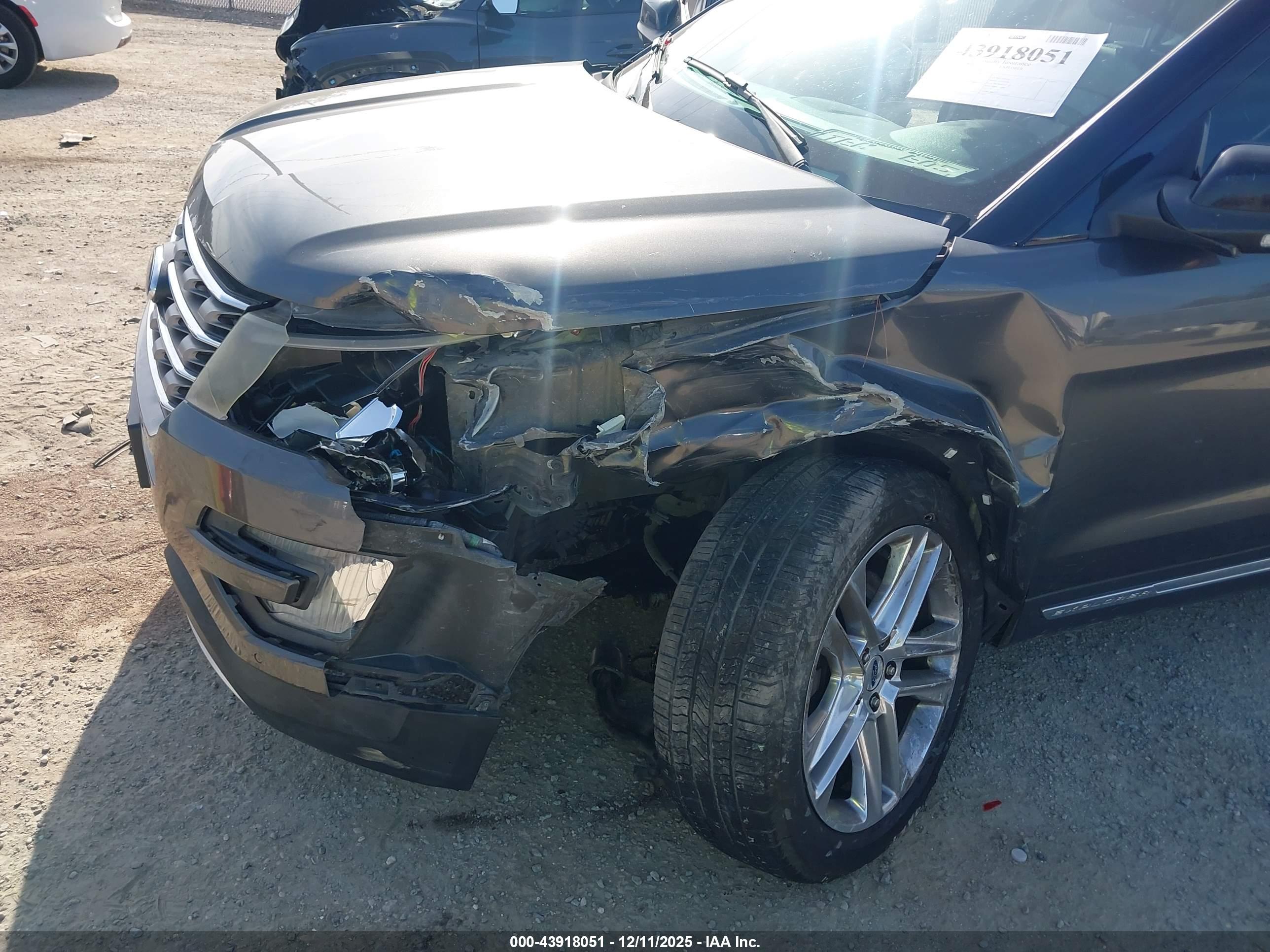 FORD EXPLORER image 6