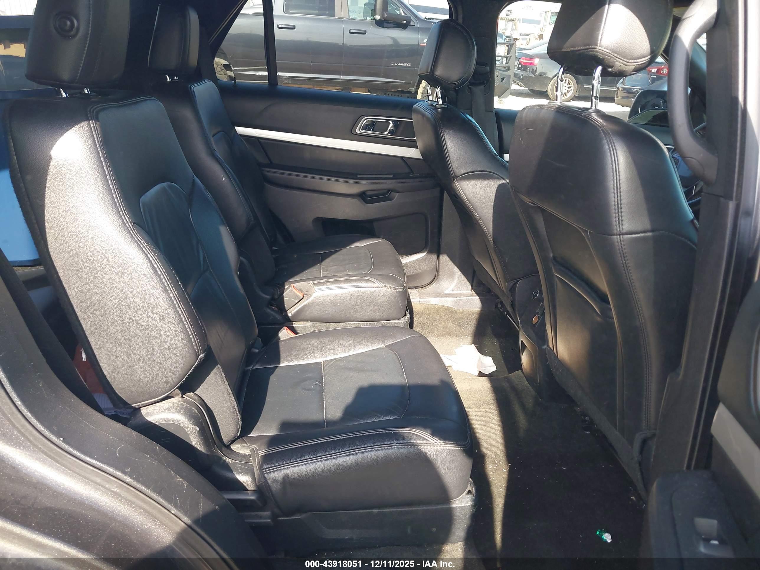FORD EXPLORER image 8
