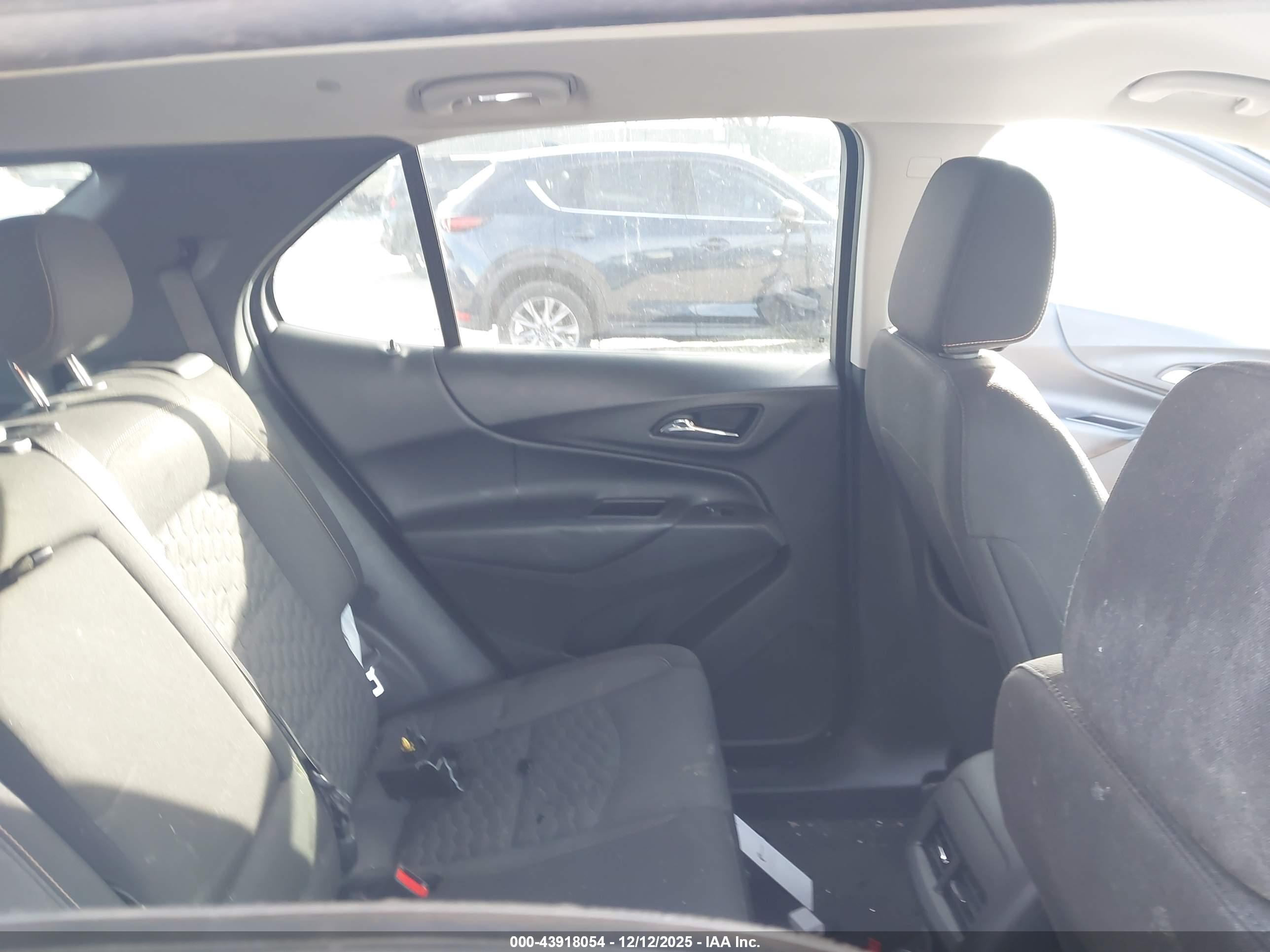 CHEVROLET EQUINOX image 8