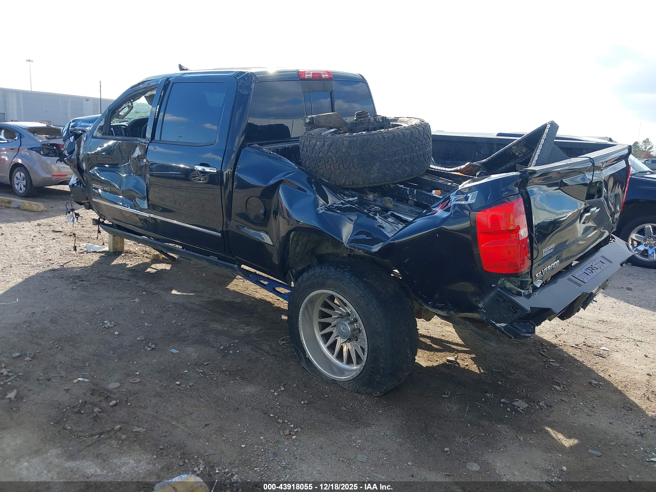 CHEVROLET SILVERADO image 3