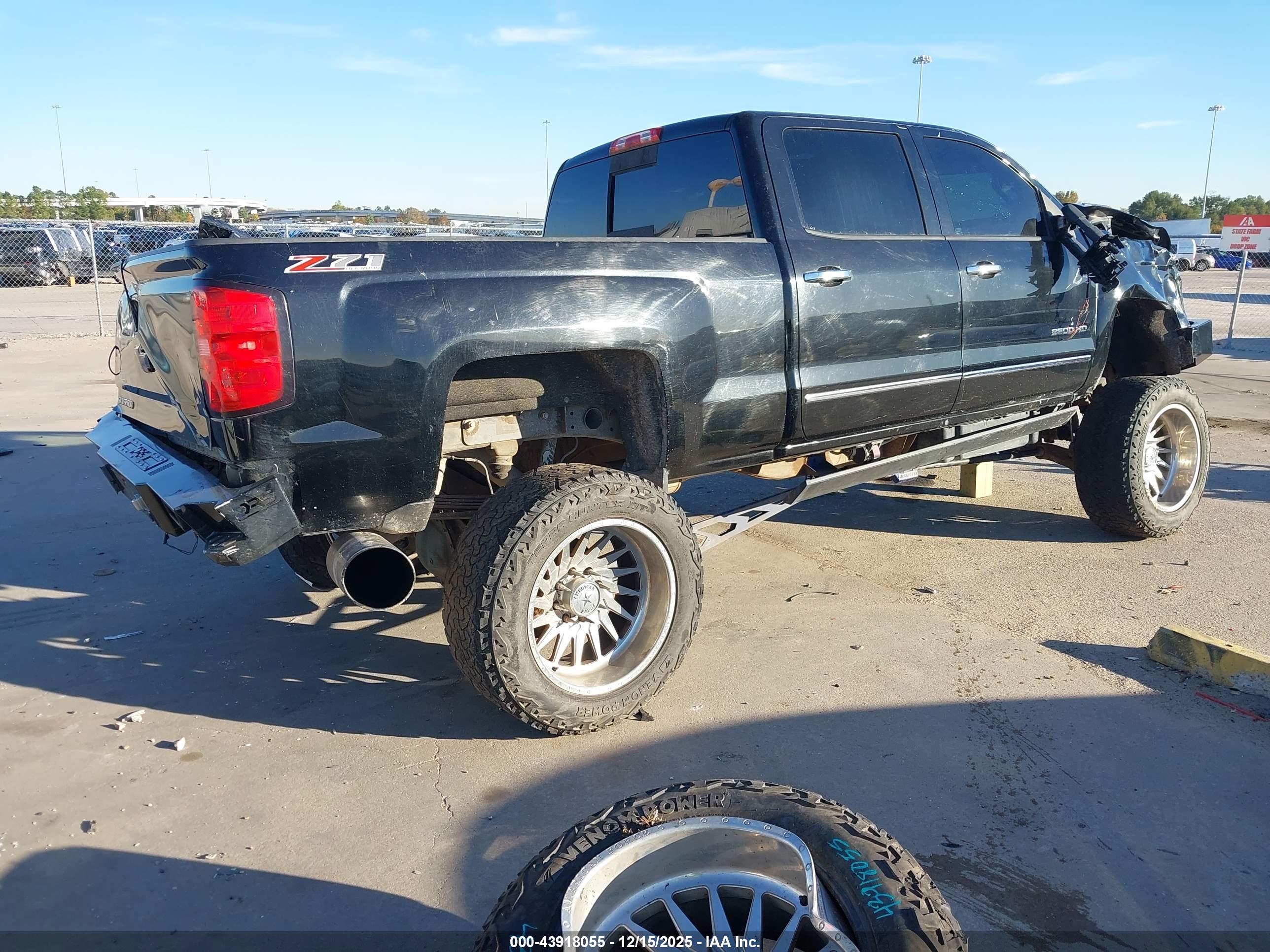 CHEVROLET SILVERADO image 4