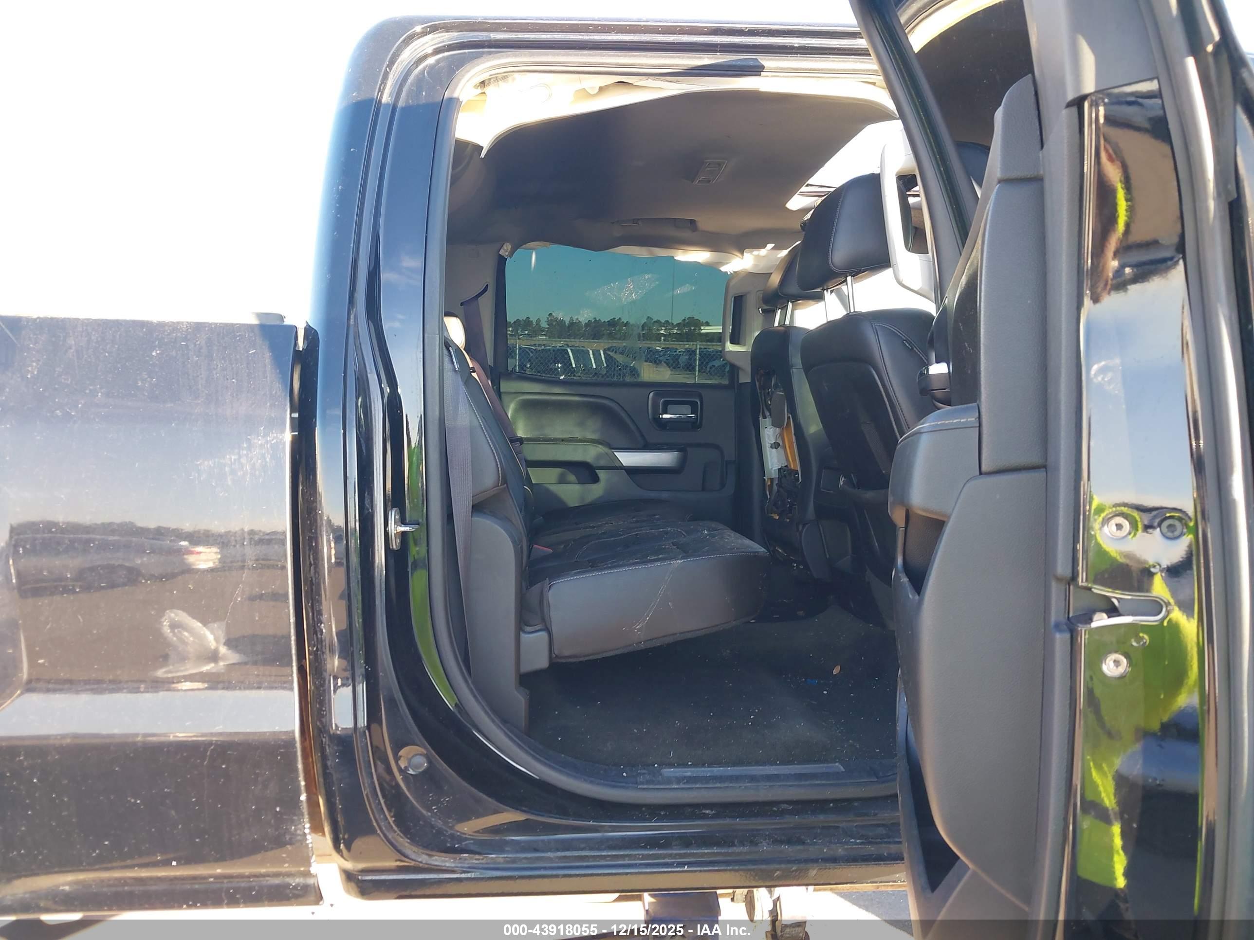 CHEVROLET SILVERADO image 8