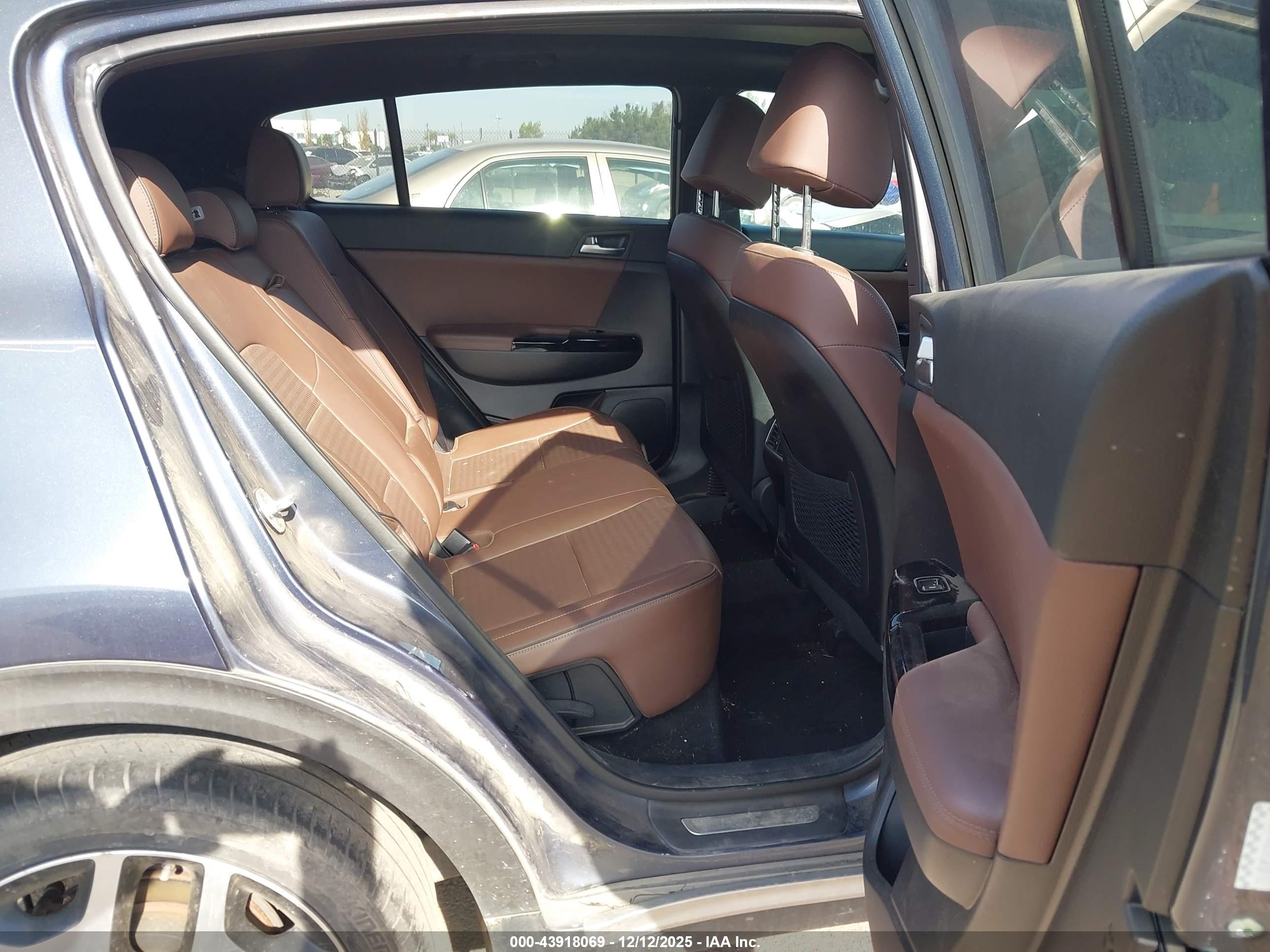 KIA SPORTAGE image 8