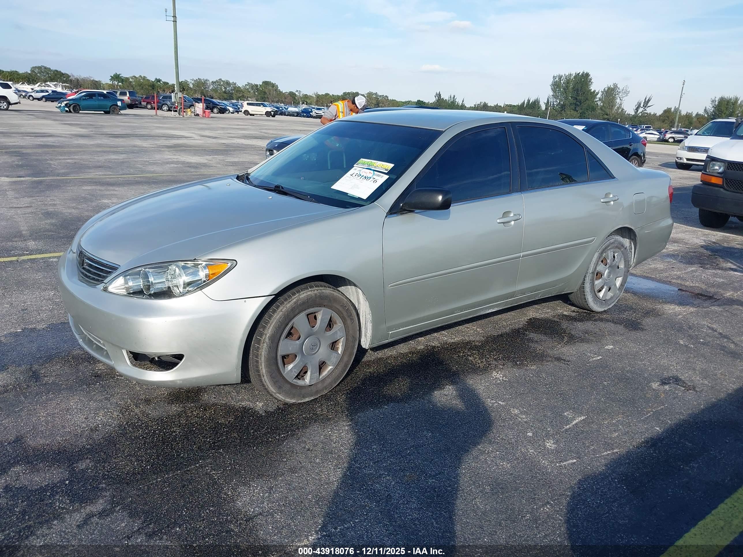 TOYOTA CAMRY image 2