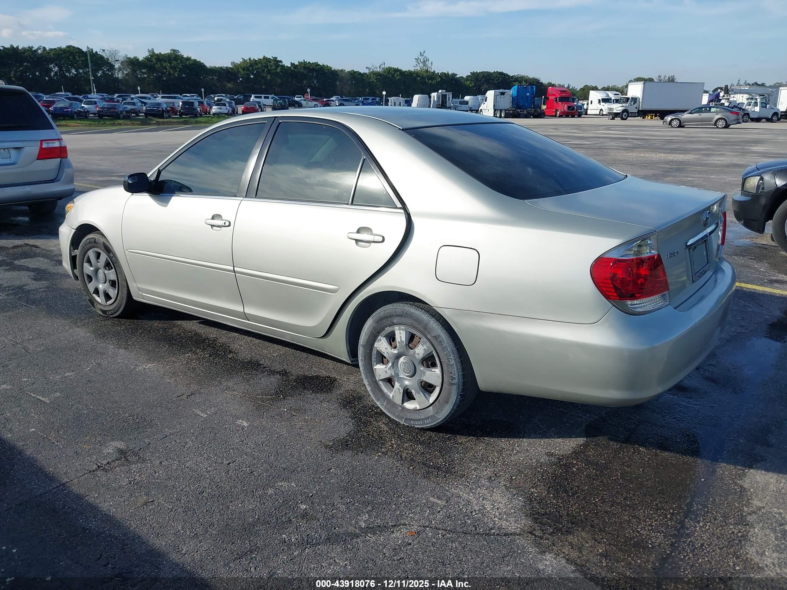 TOYOTA CAMRY image 3