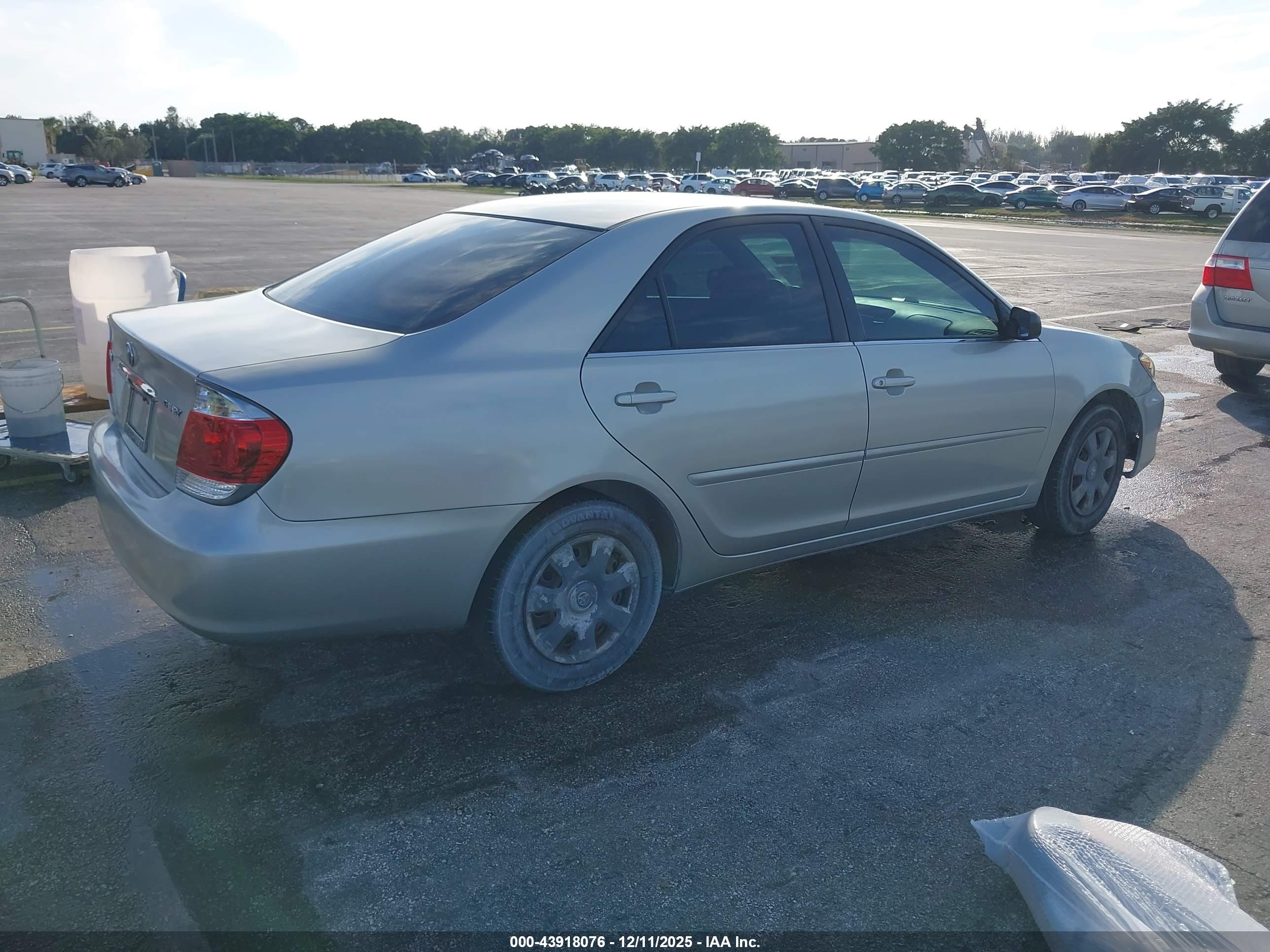 TOYOTA CAMRY image 4