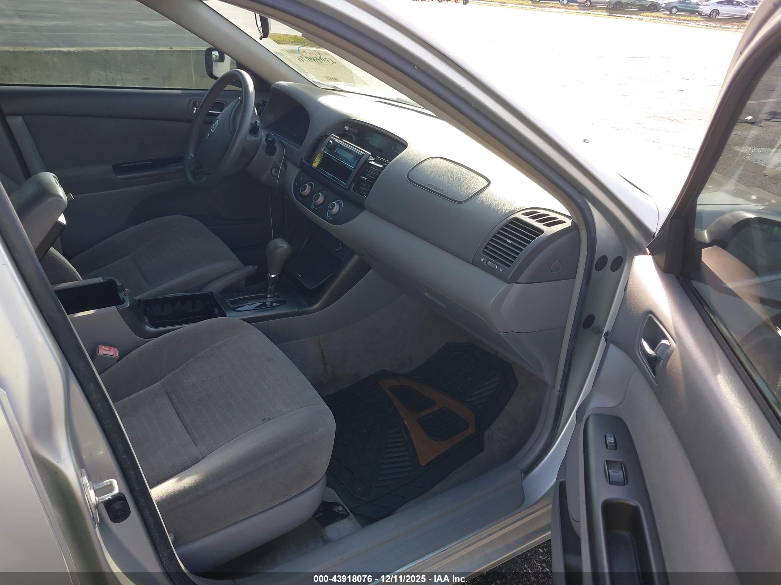 TOYOTA CAMRY image 5