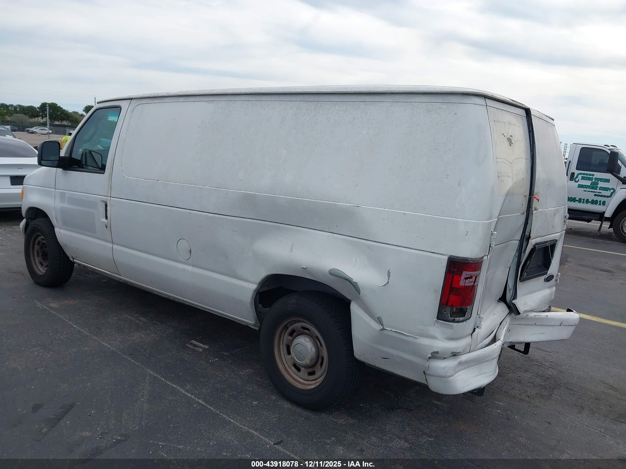 FORD E-150 image 3