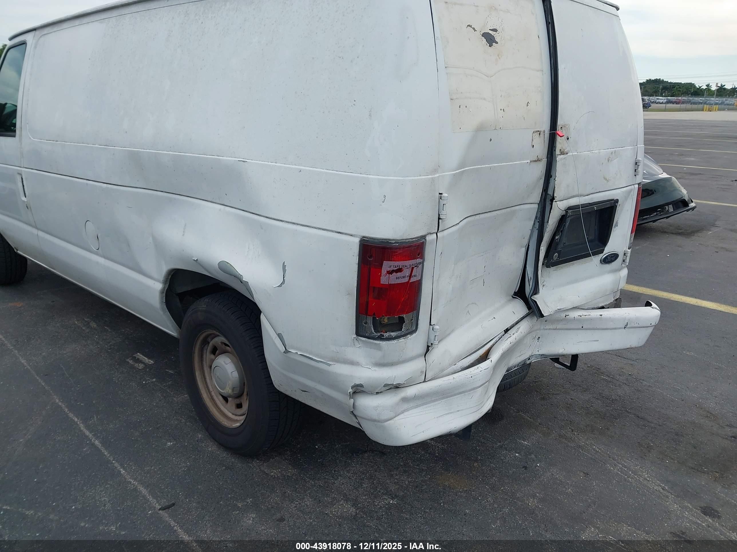 FORD E-150 image 6