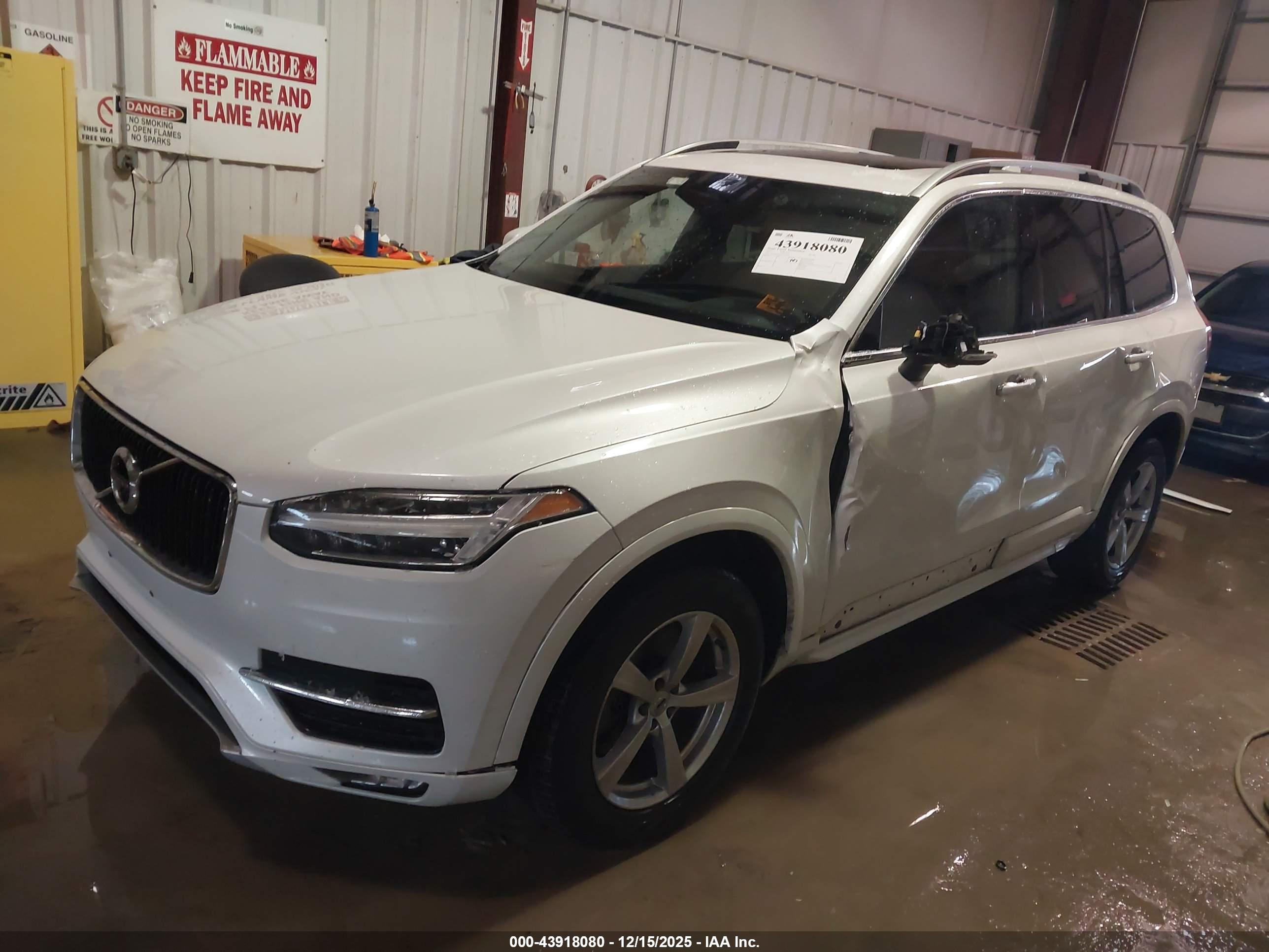VOLVO XC90 image 2