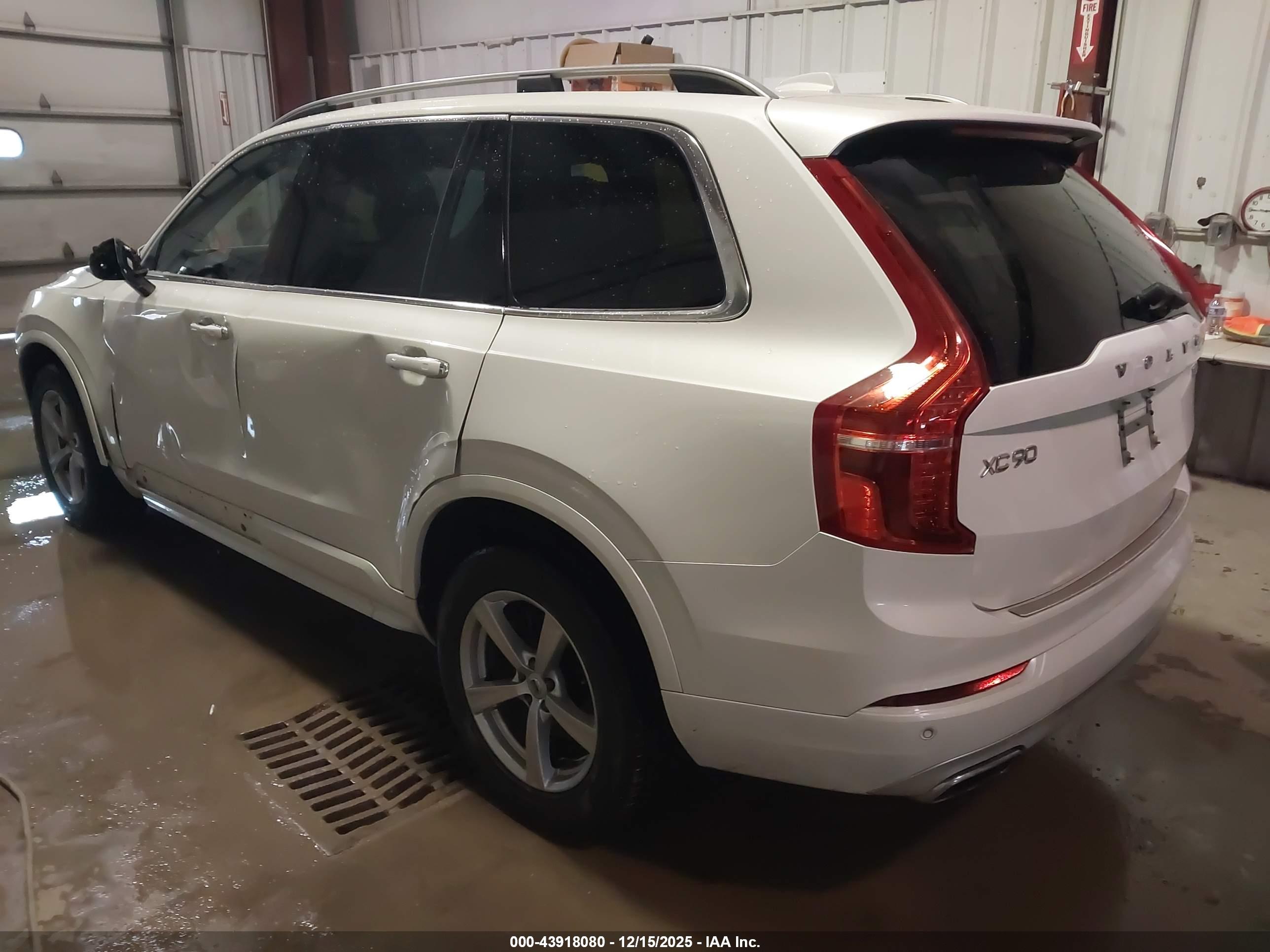 VOLVO XC90 image 3