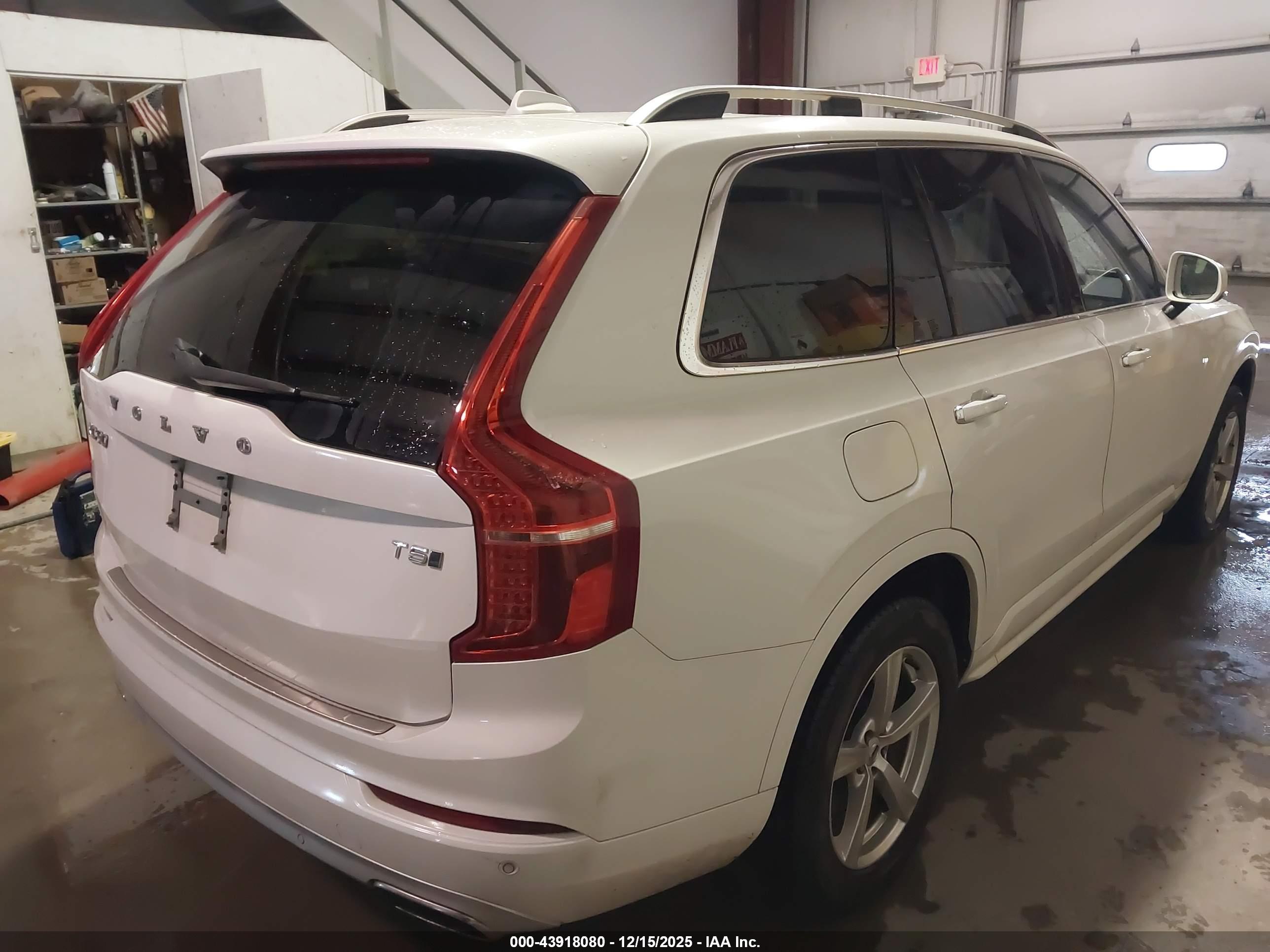 VOLVO XC90 image 4