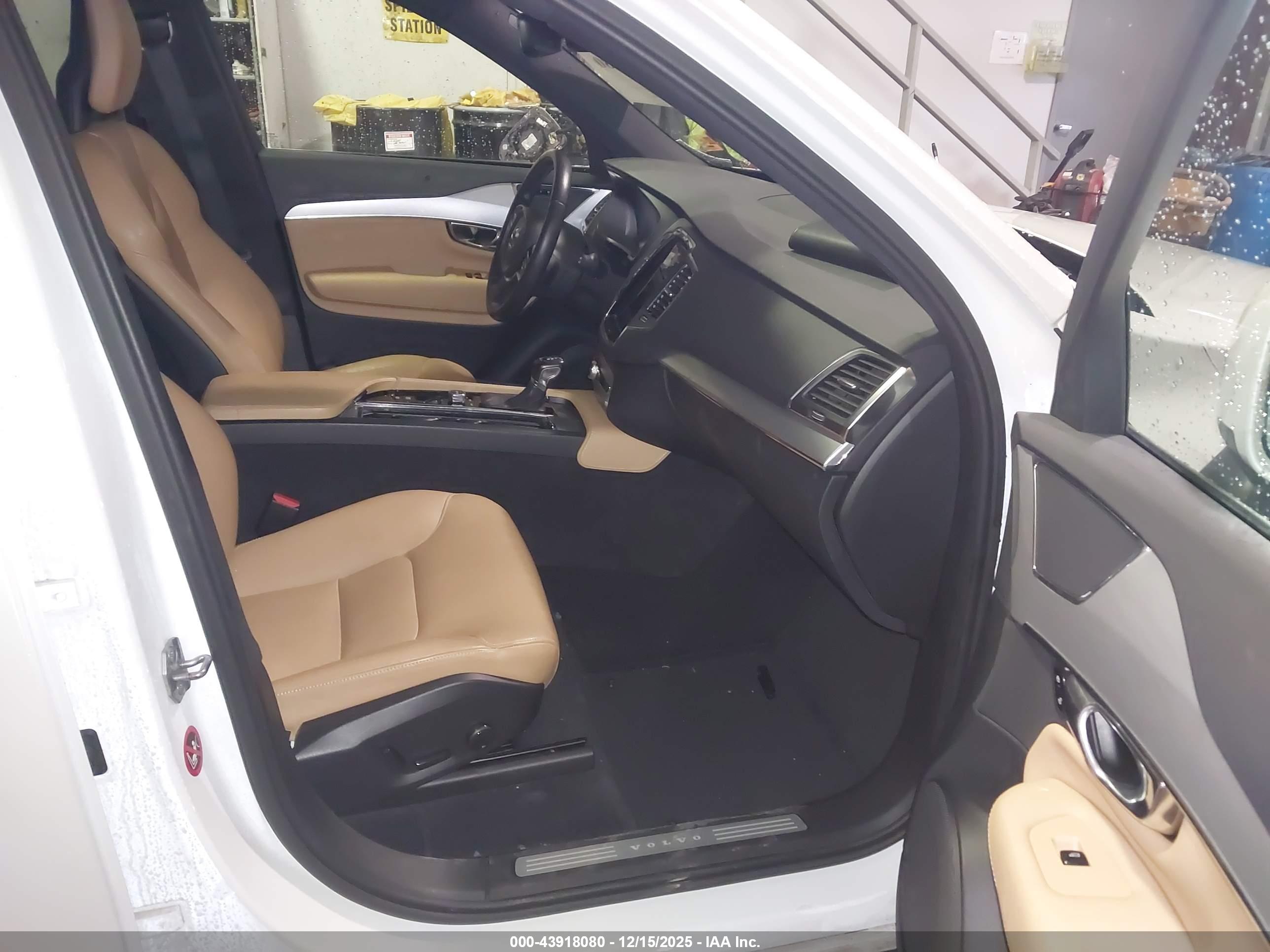VOLVO XC90 image 5