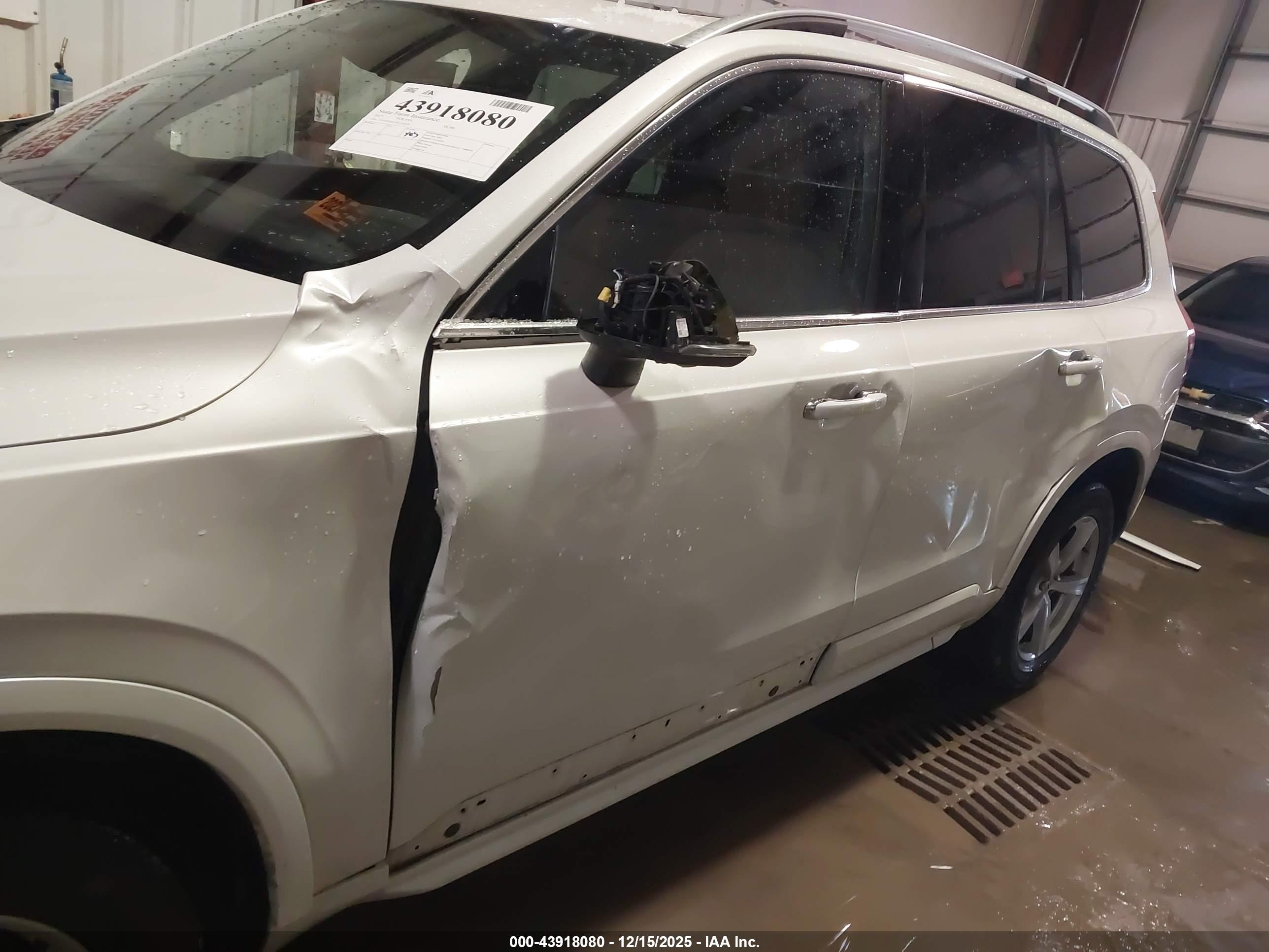 VOLVO XC90 image 6
