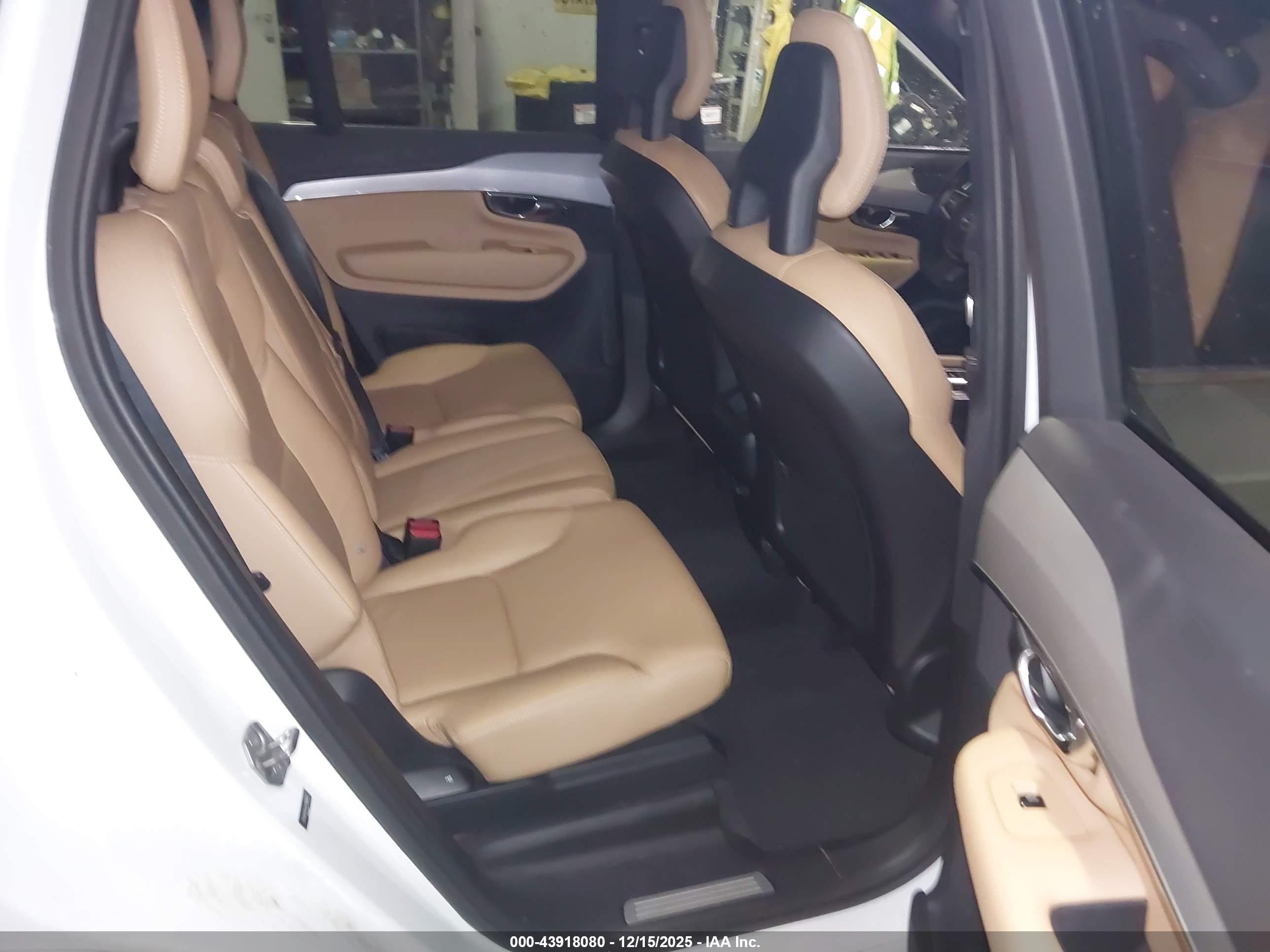 VOLVO XC90 image 8