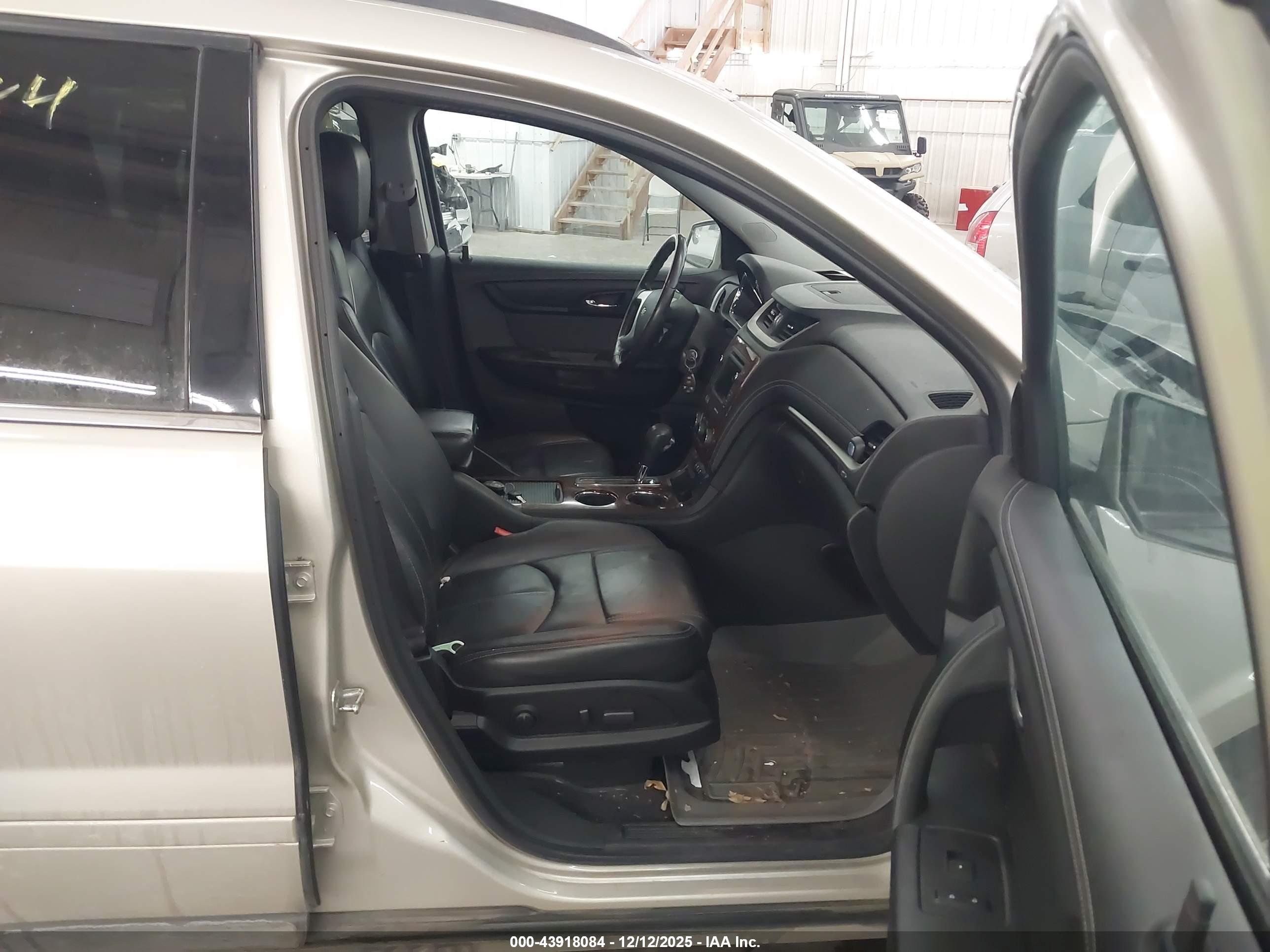 CHEVROLET TRAVERSE image 5