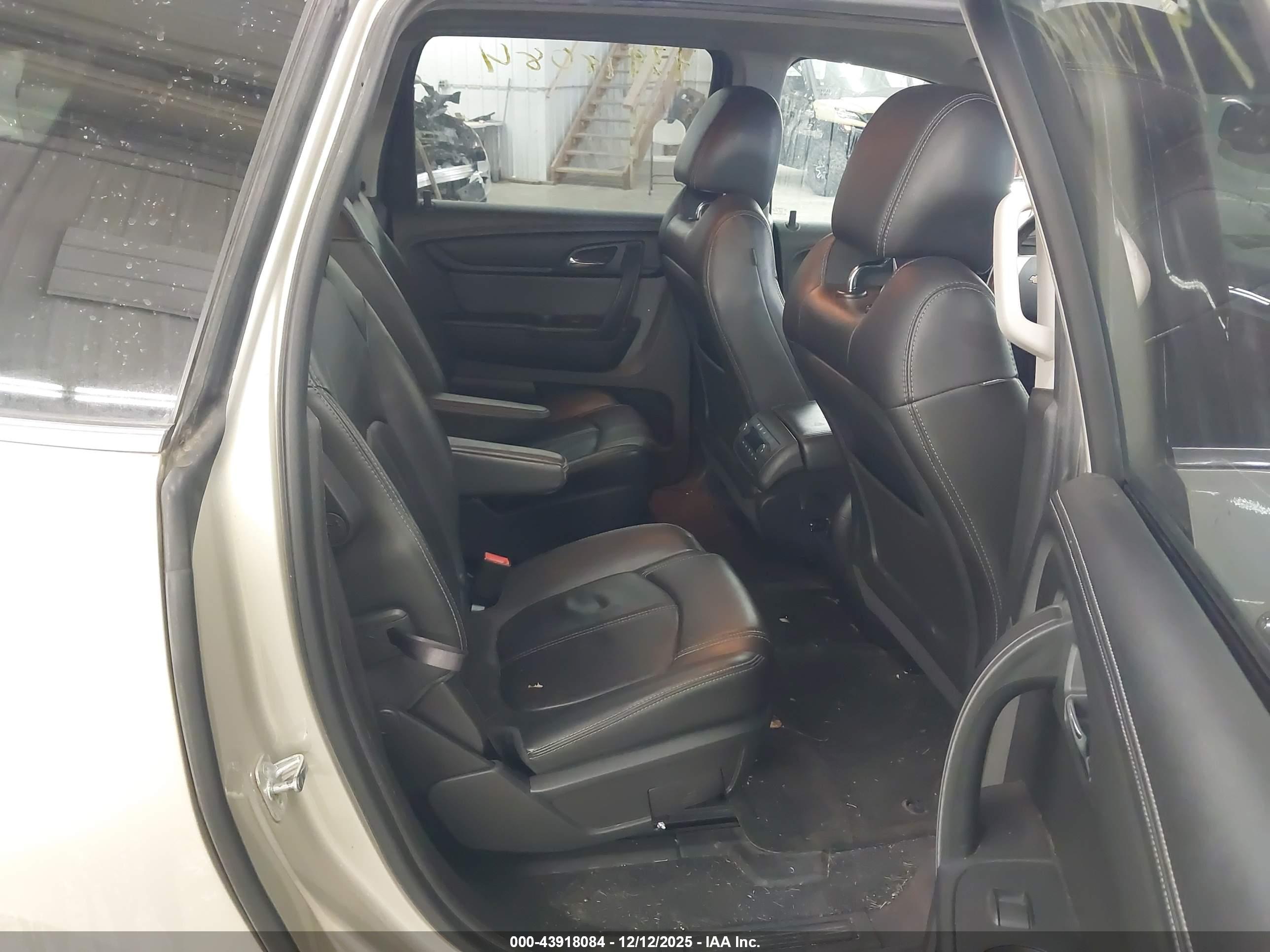 CHEVROLET TRAVERSE image 8
