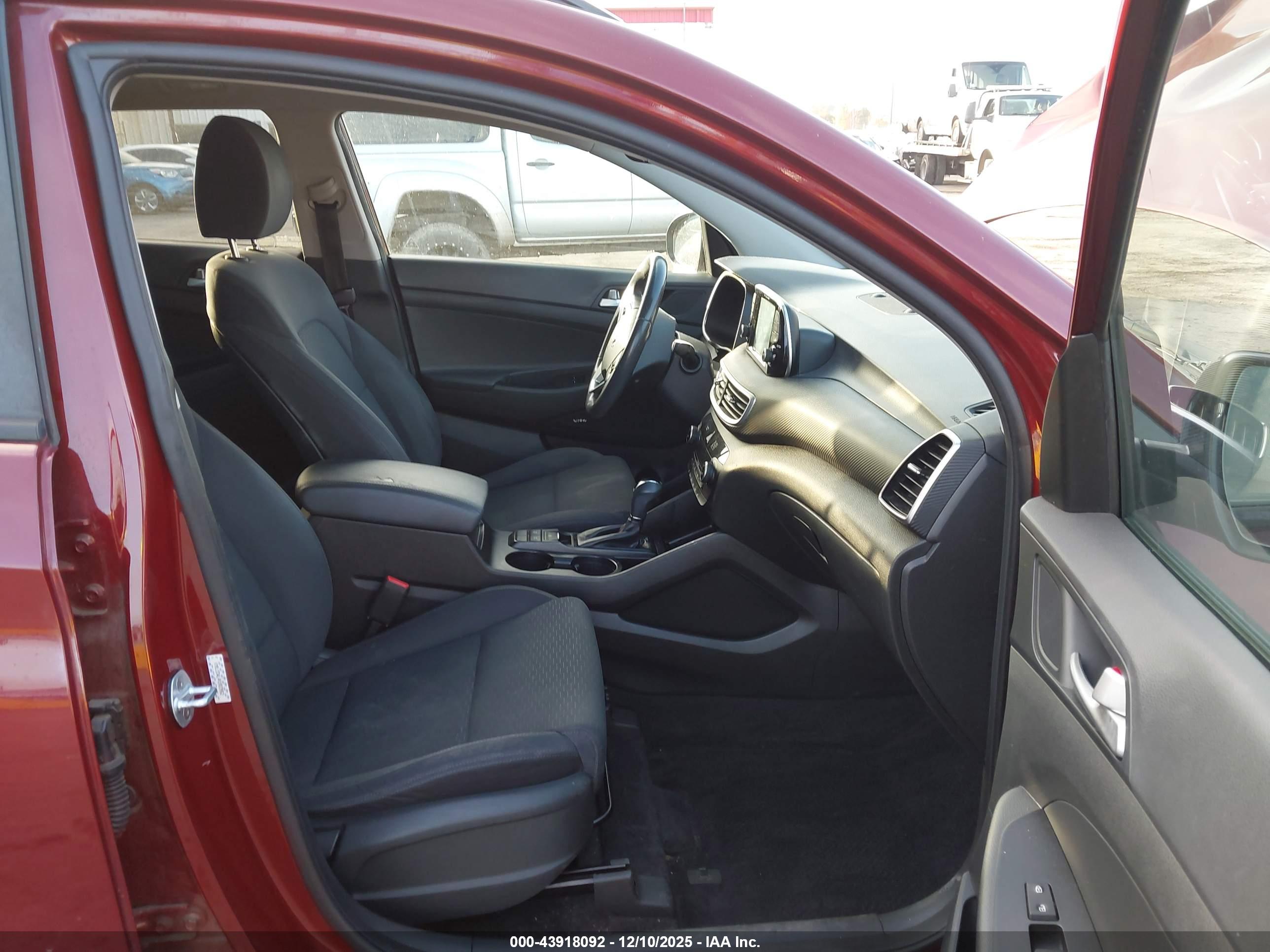 HYUNDAI TUCSON image 5