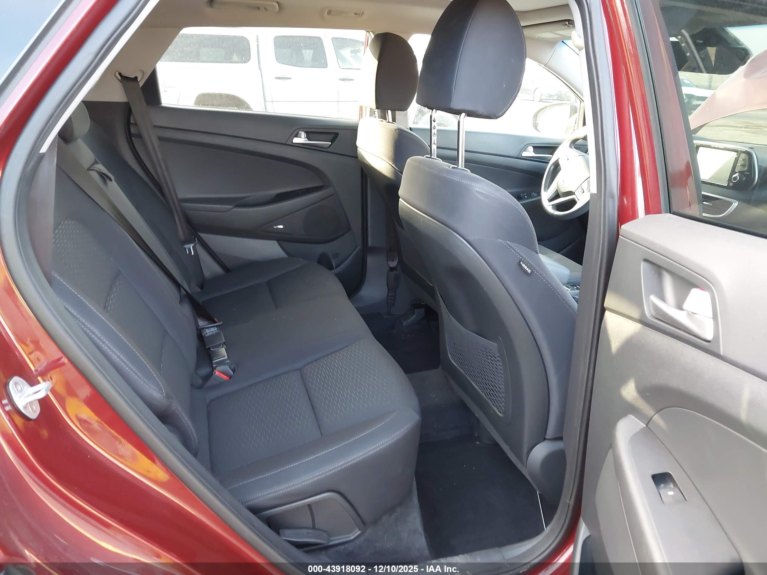 HYUNDAI TUCSON image 8
