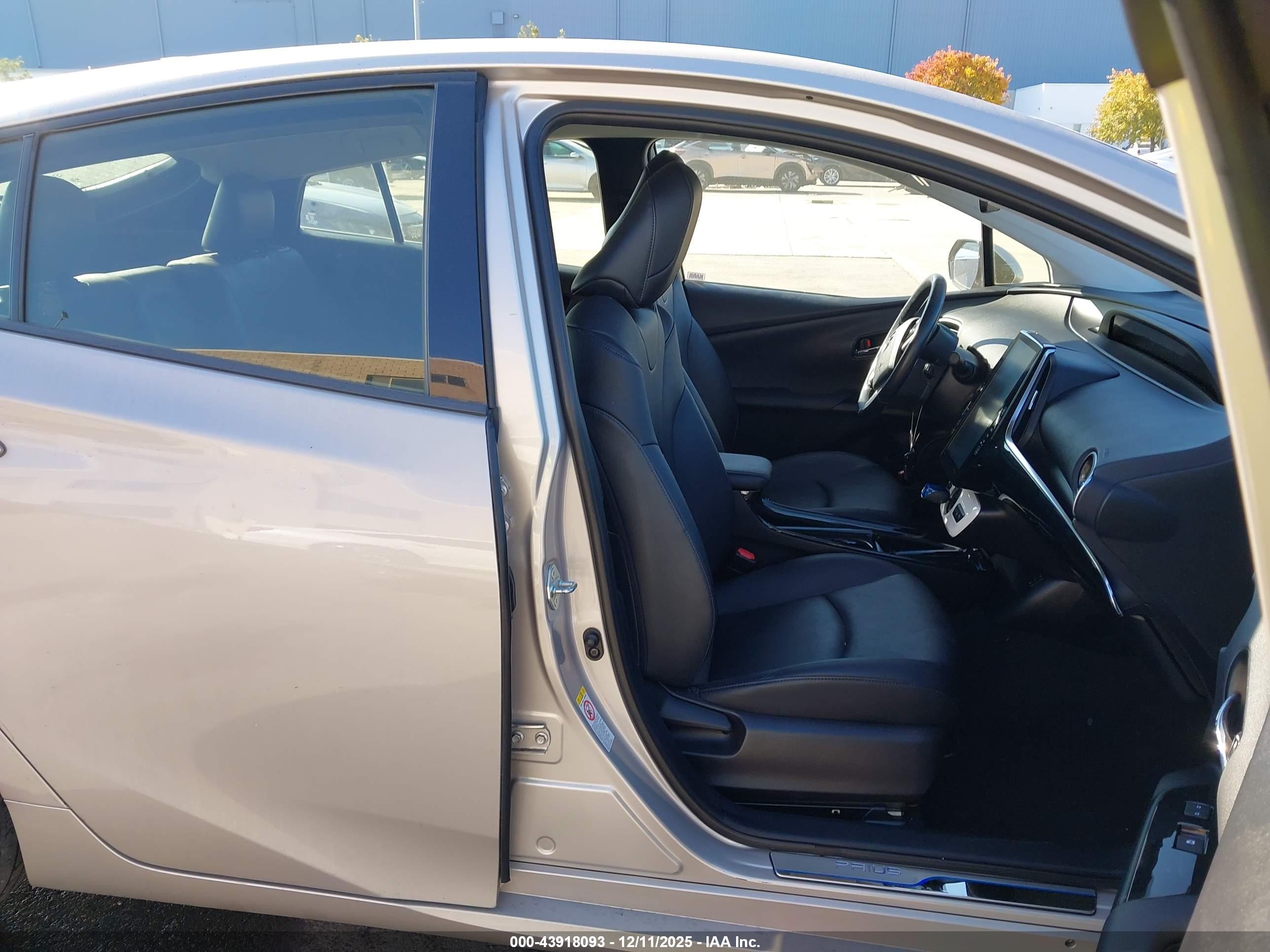 TOYOTA PRIUS image 5
