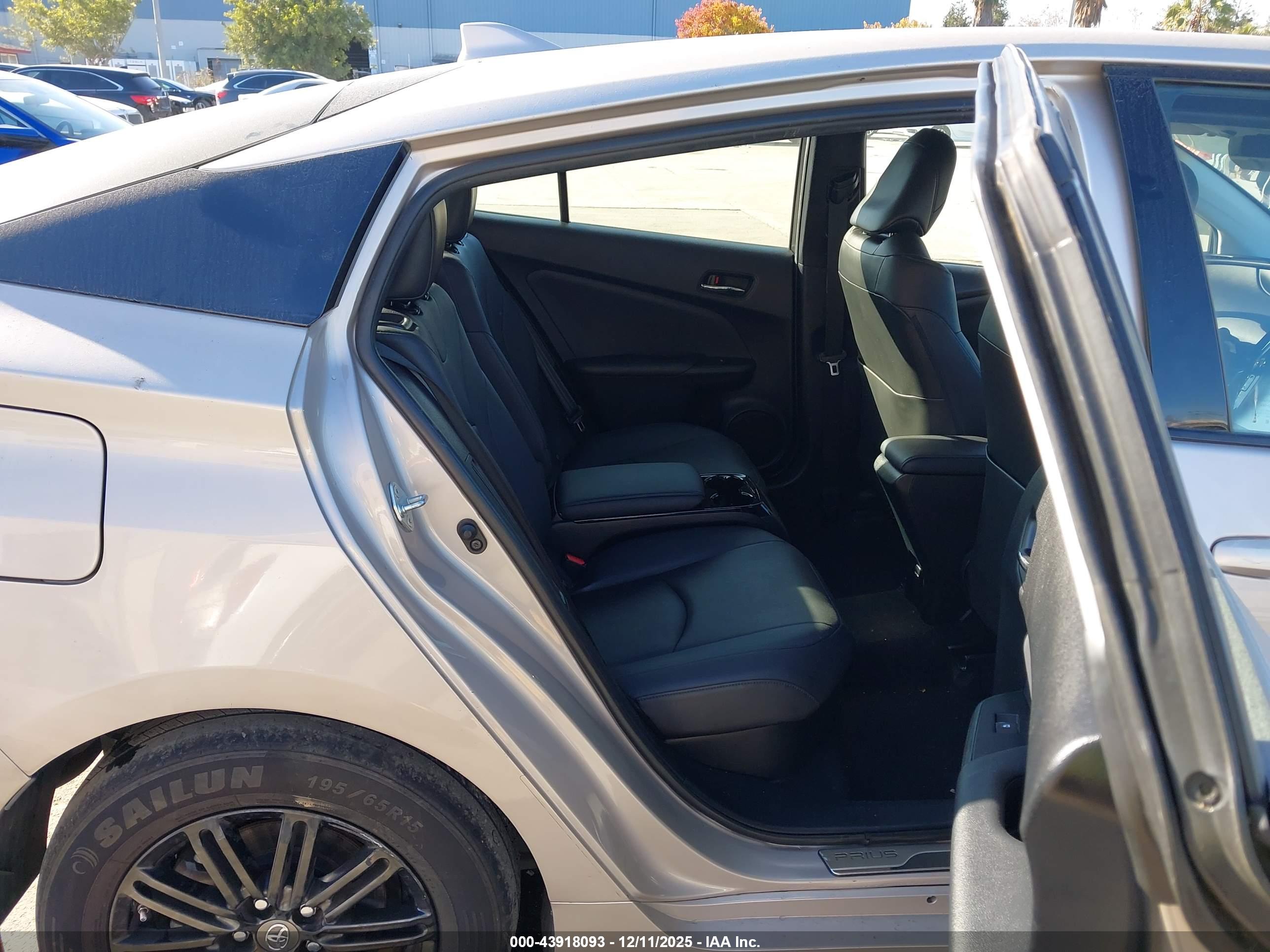 TOYOTA PRIUS image 8